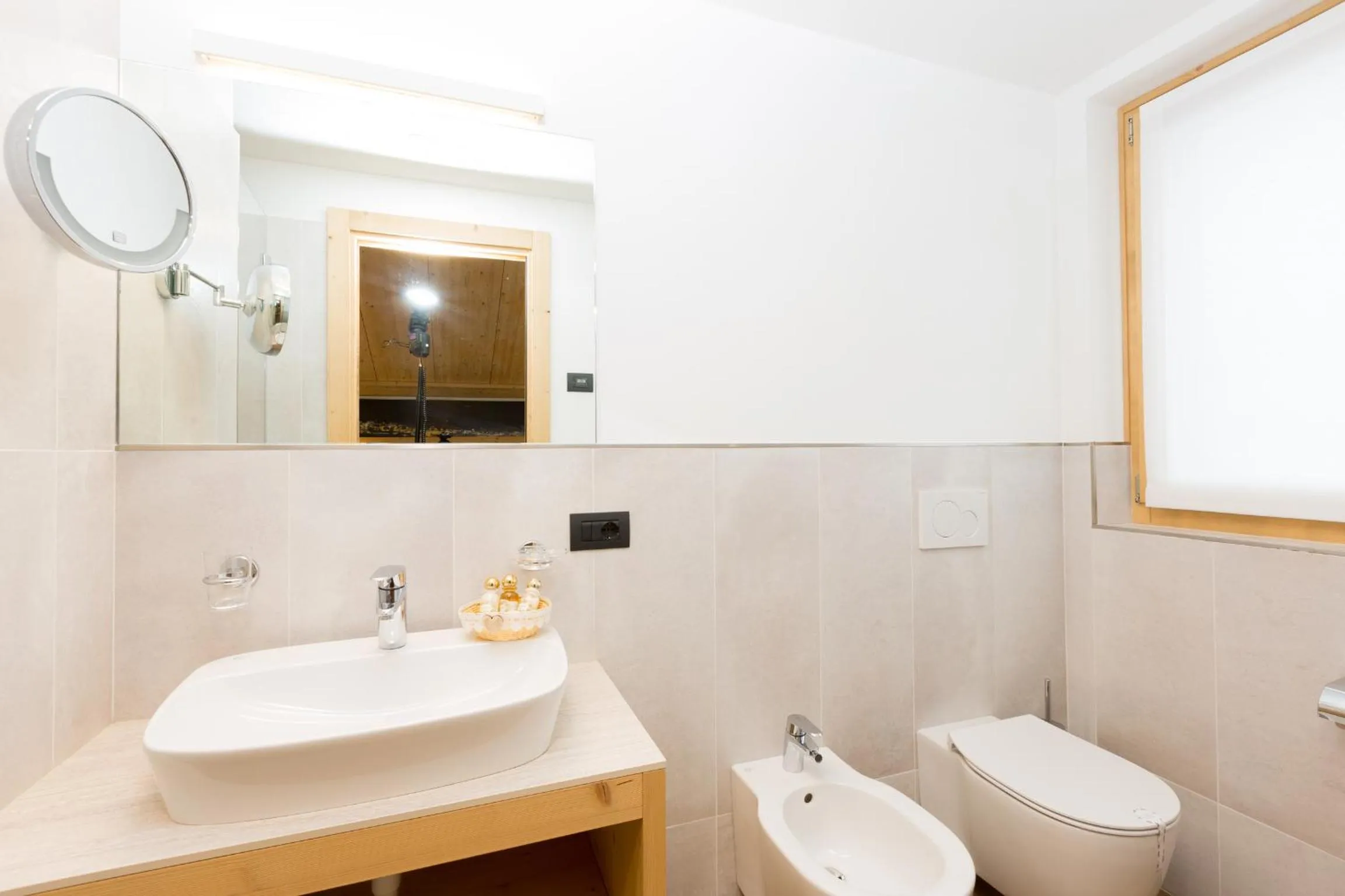 Shower in Green Rose