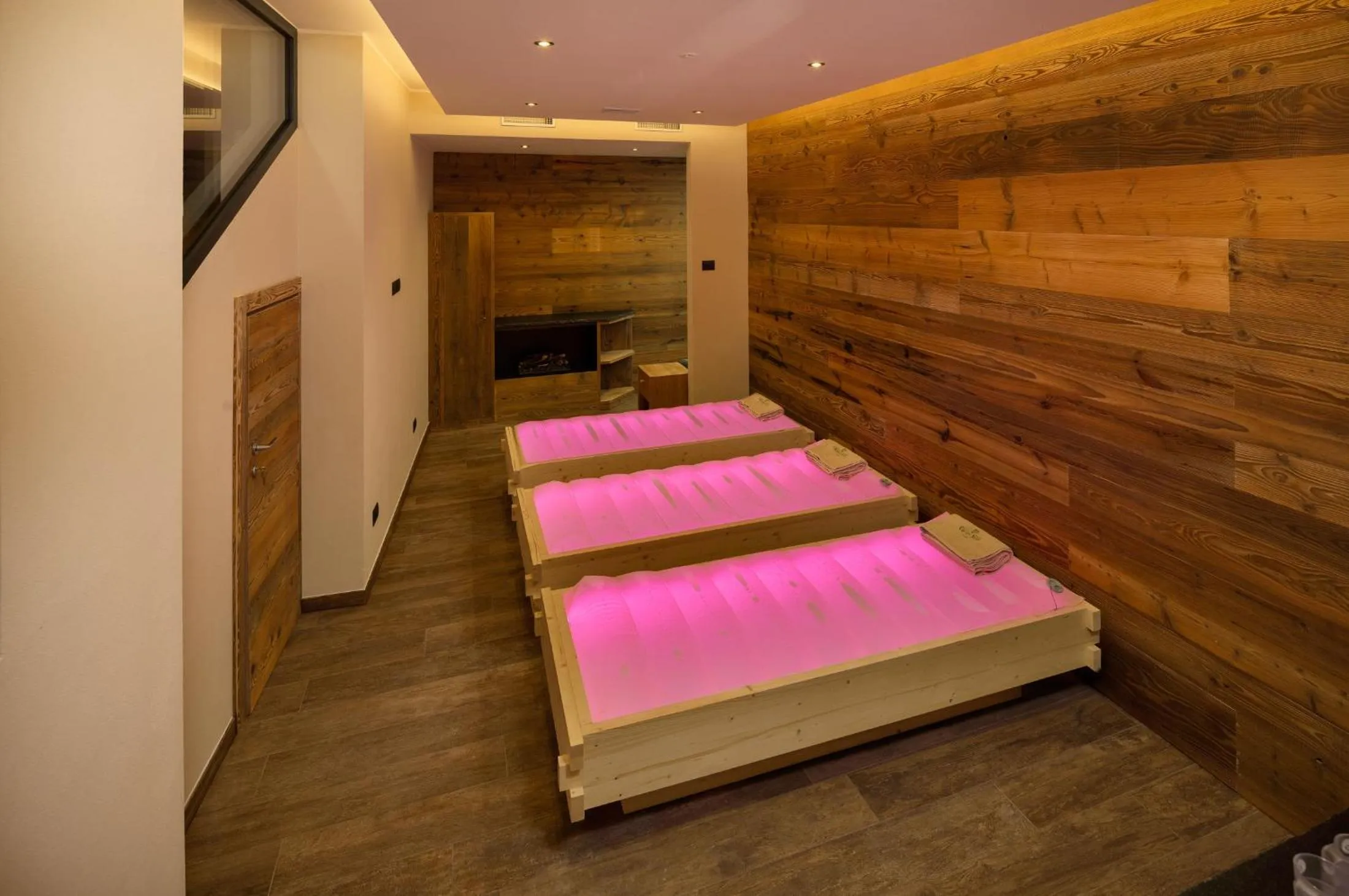 Swimming pool in Green Rose