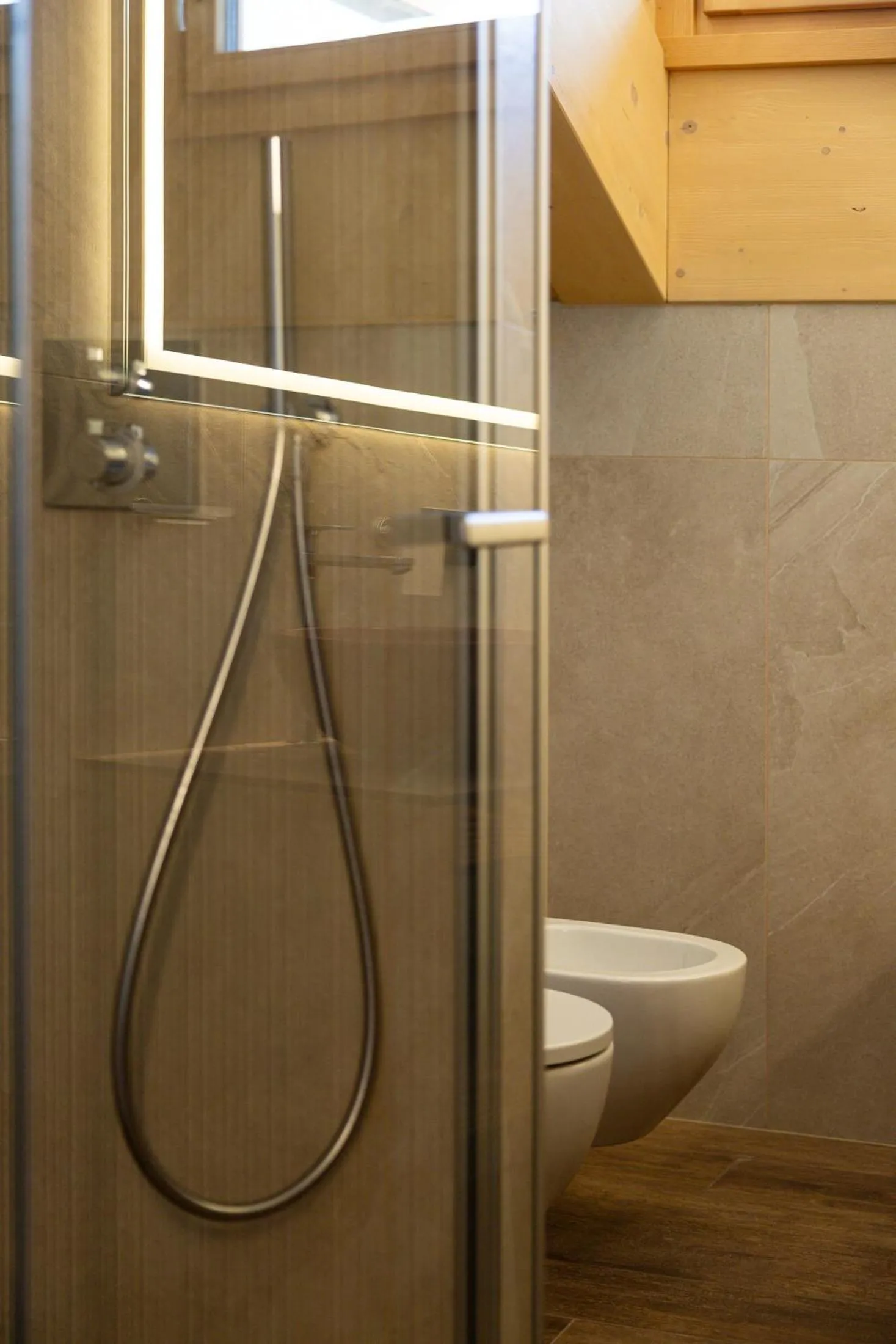 Shower in Green Rose