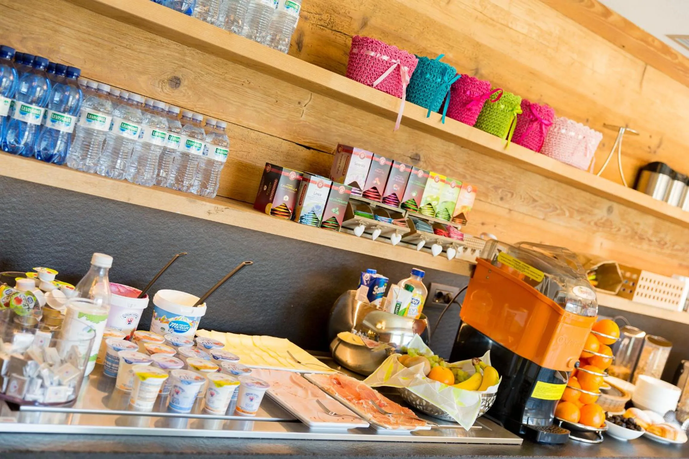 Lounge or bar in Green Rose