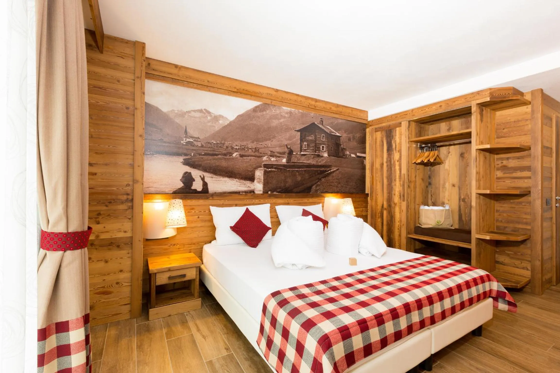 Shower, Bed in Green Rose