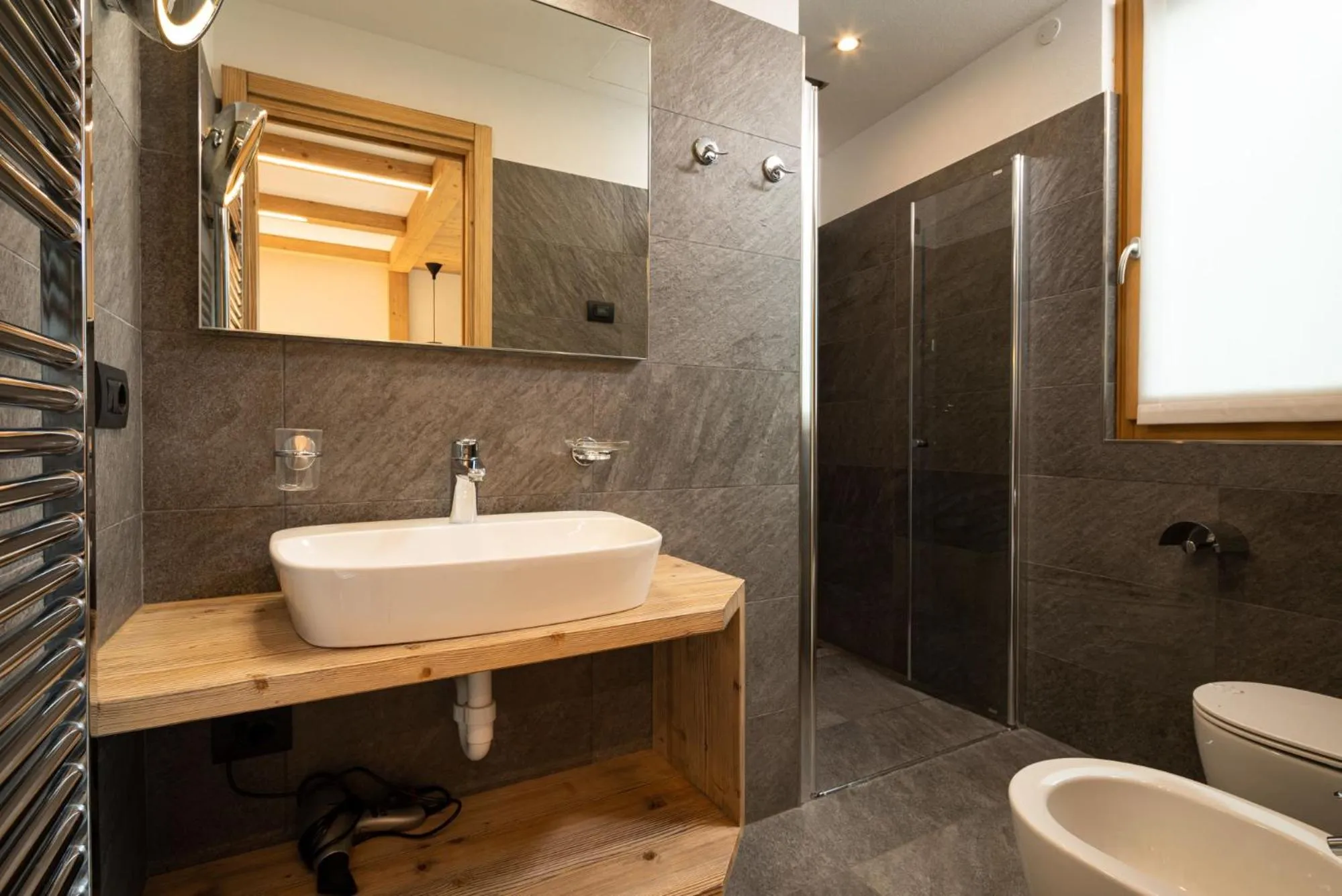 Bathroom in Green Rose