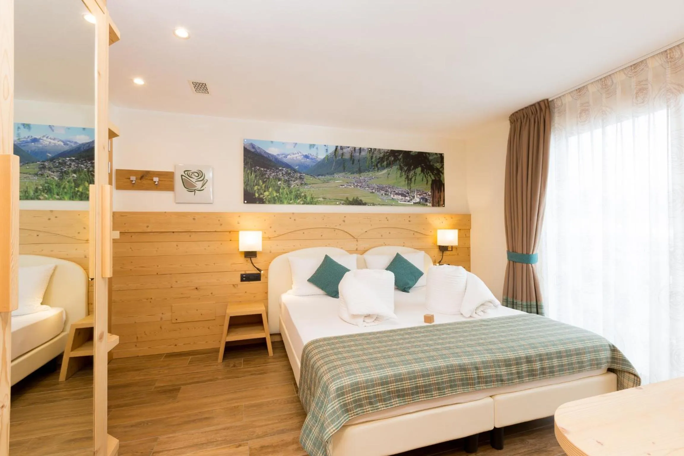 Shower, Bed in Green Rose