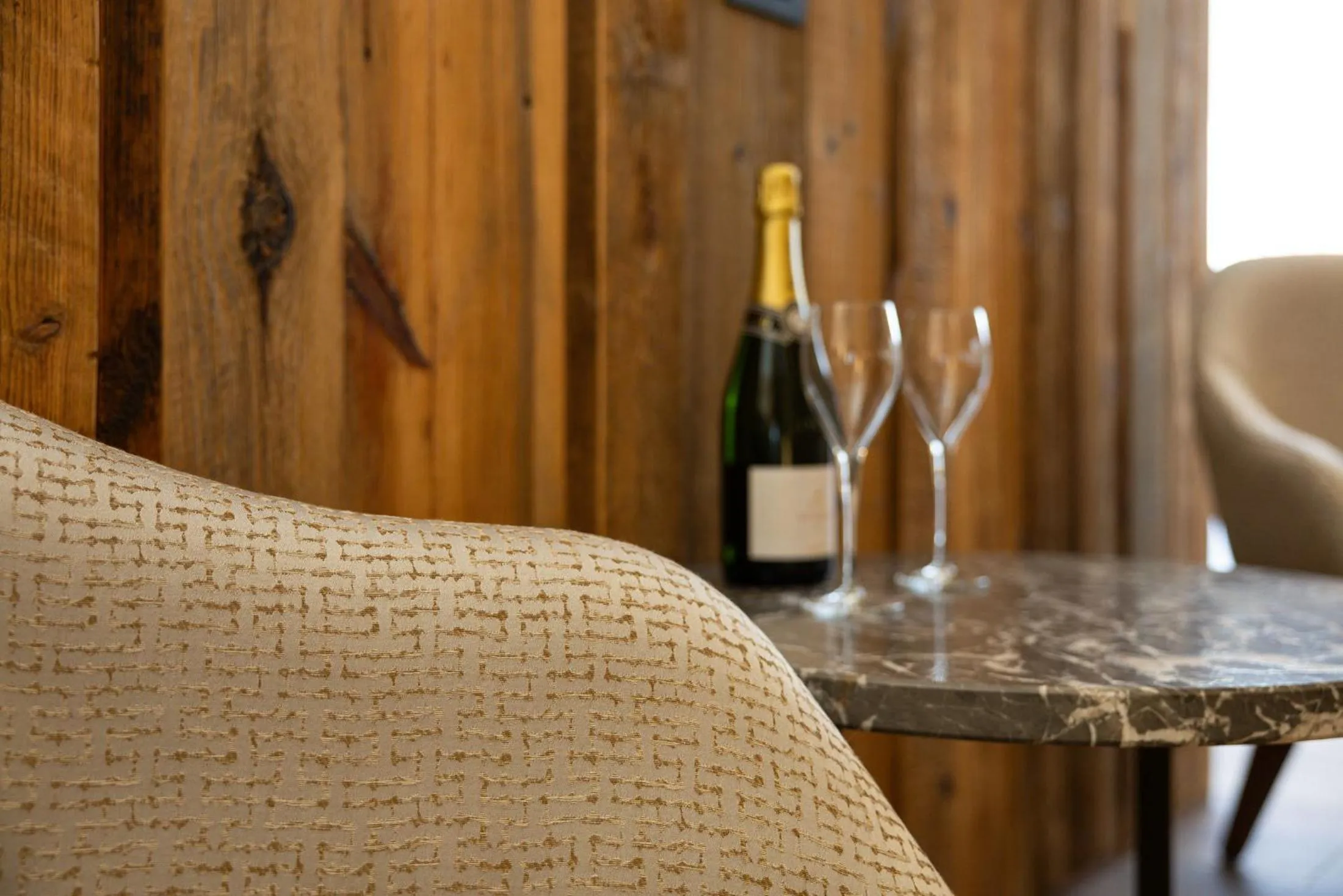 Seating area in Green Rose