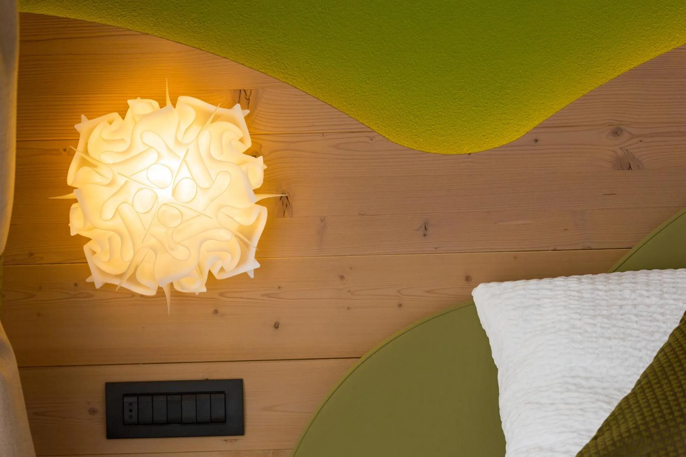 Shower in Green Rose