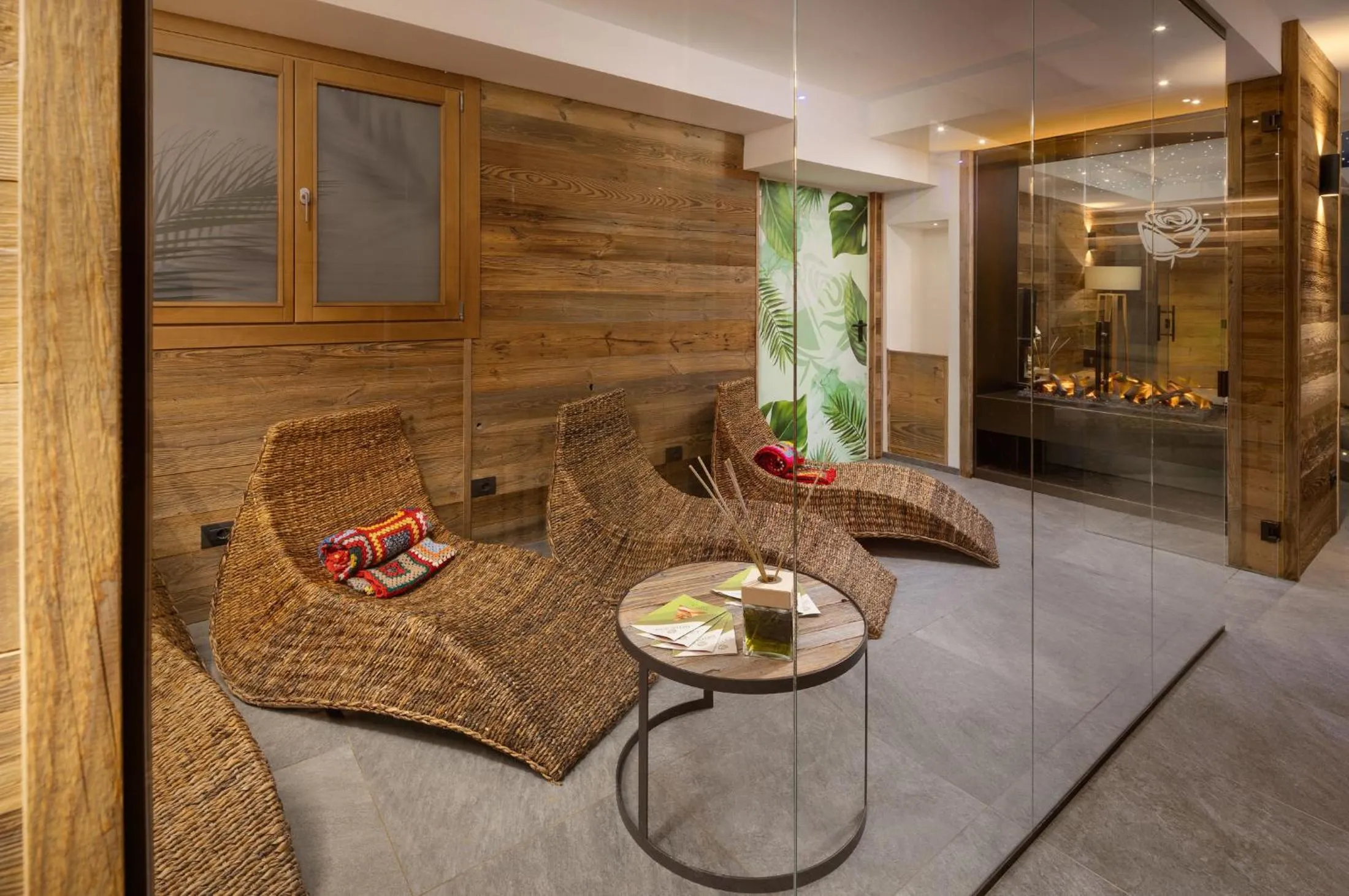 Swimming pool in Green Rose