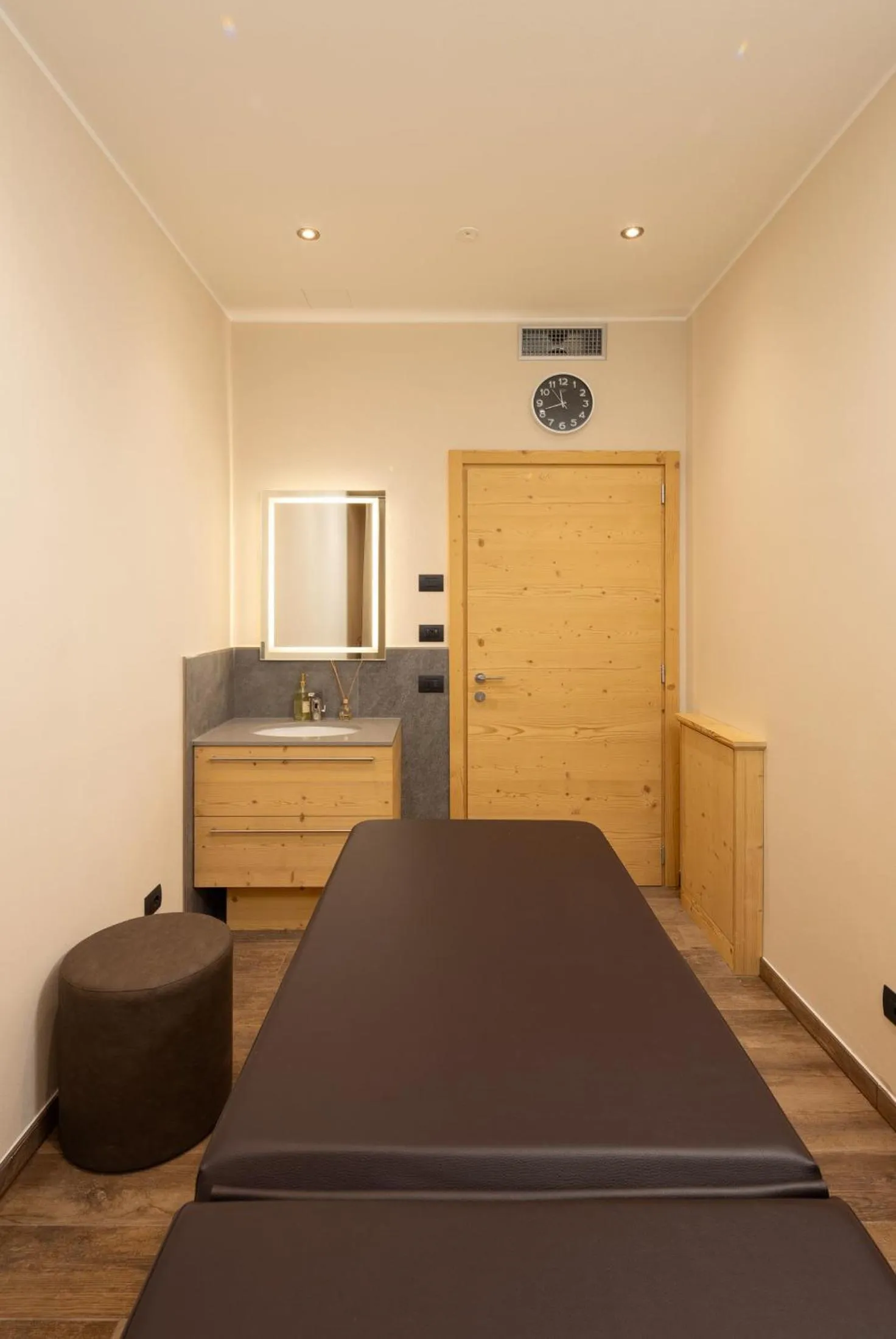 Swimming pool, Bed in Green Rose