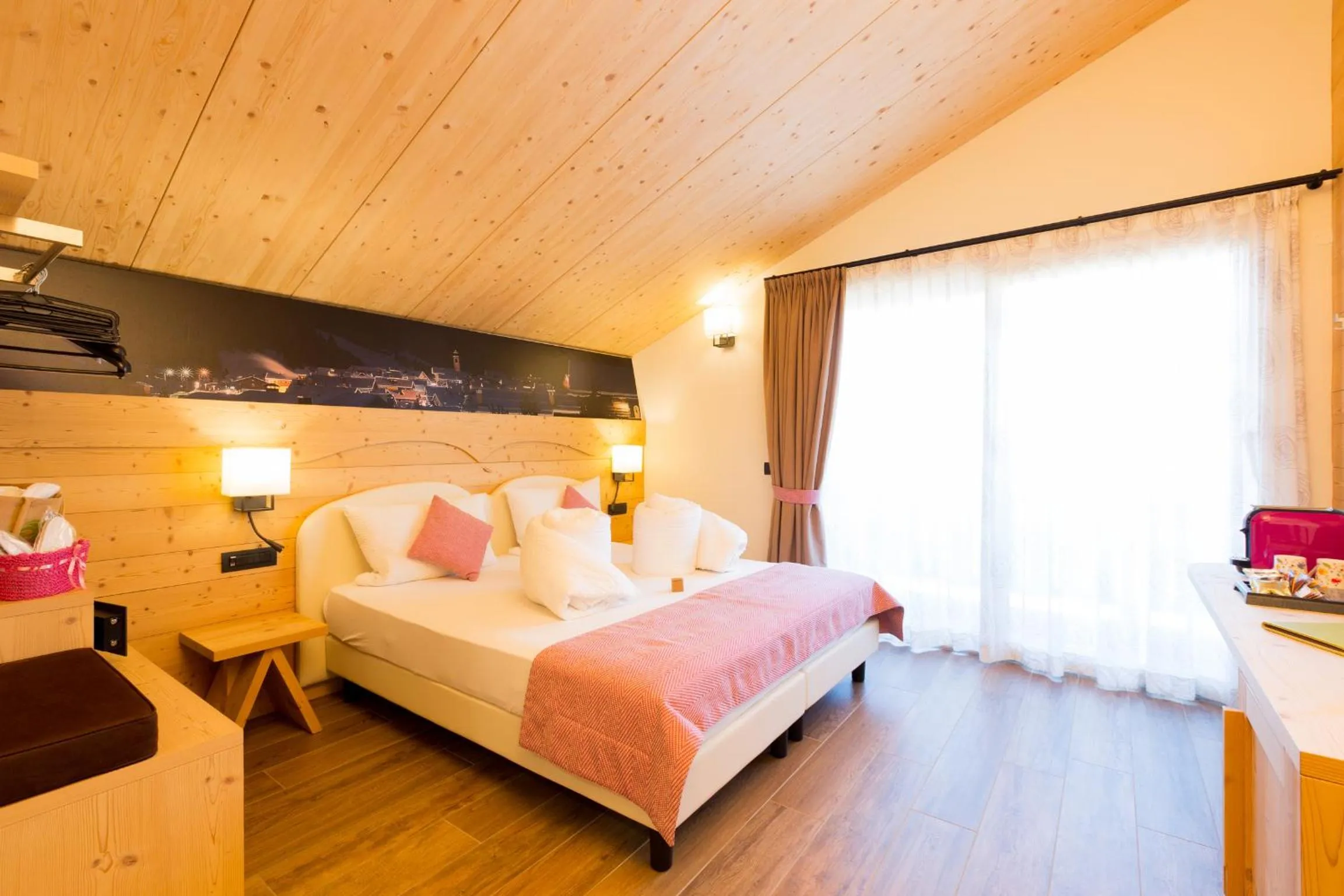 Shower, Bed in Green Rose