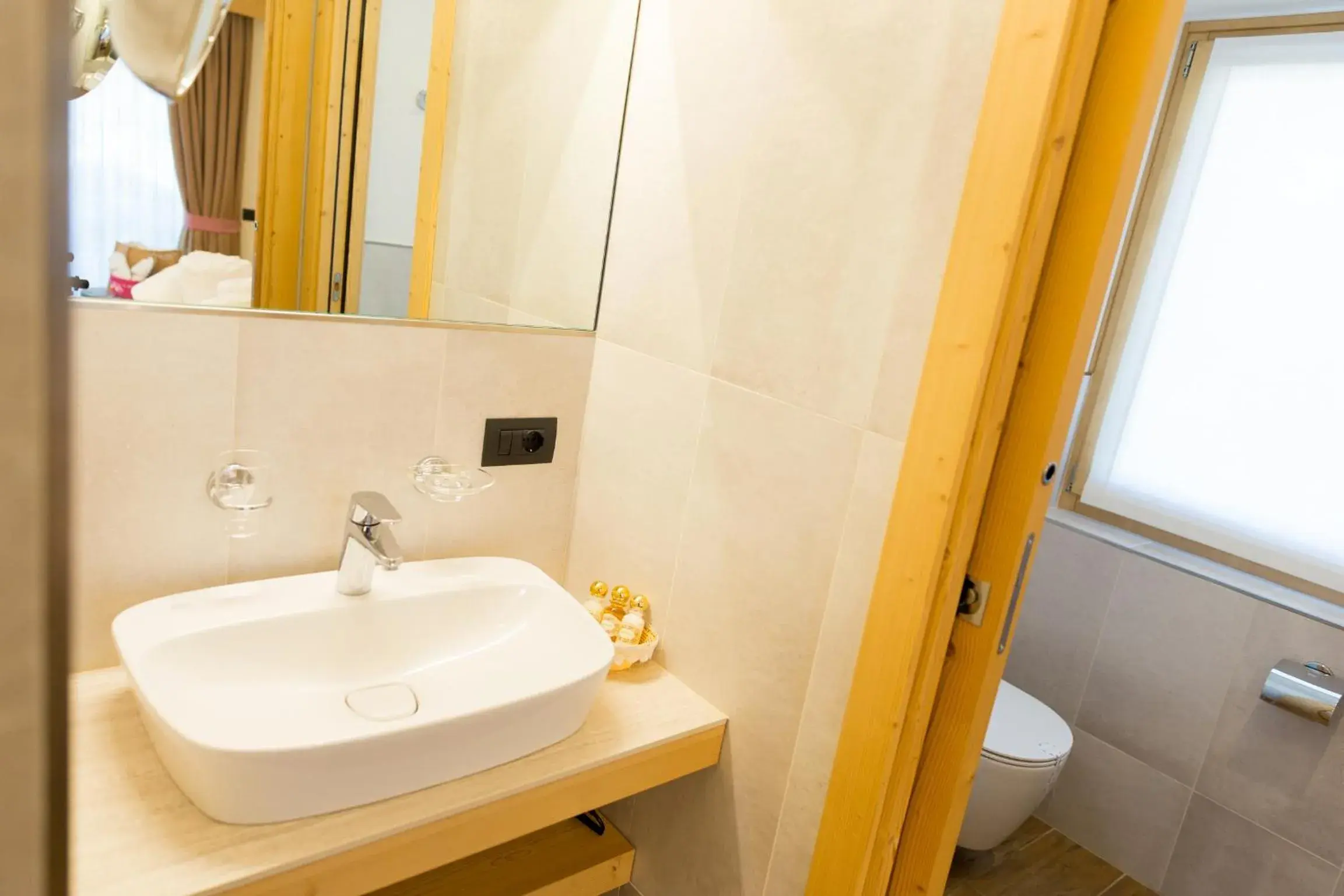 Large Double Room - single occupancy in Green Rose Large Double Room - single occupancy in Green Rose