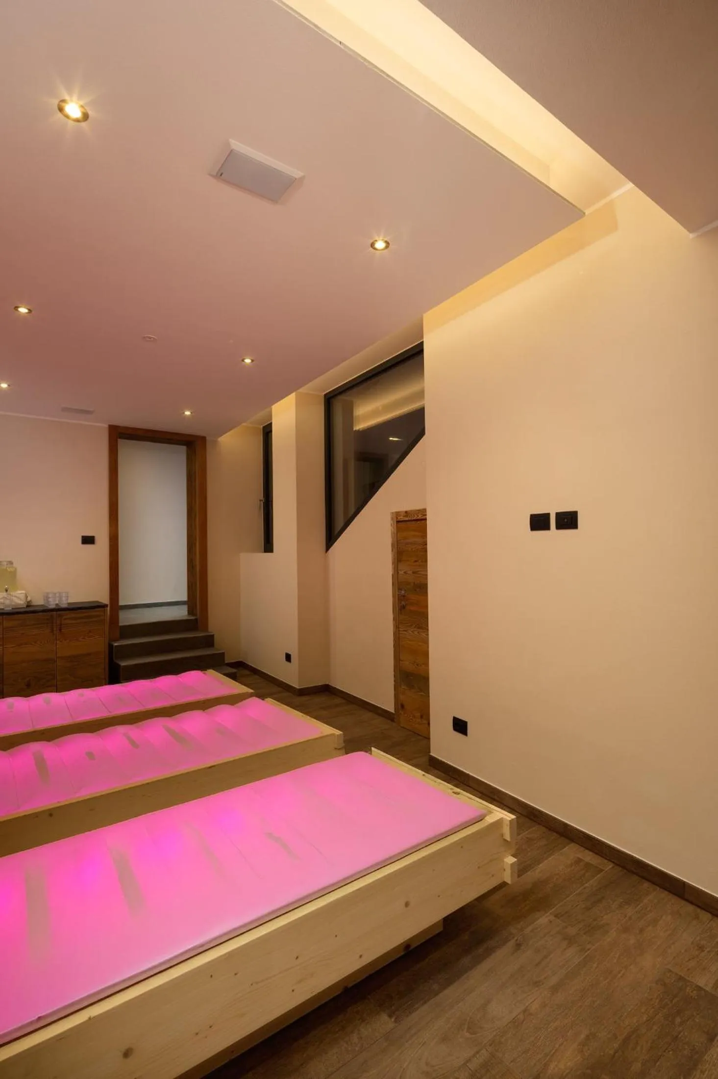 Swimming pool, Bed in Green Rose