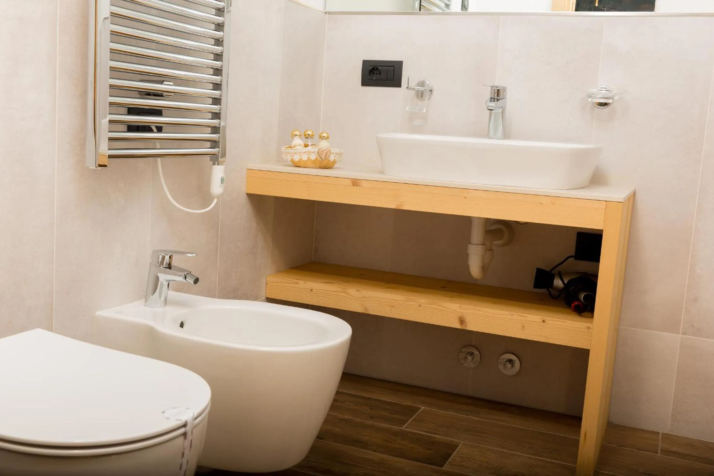 Shower in Green Rose