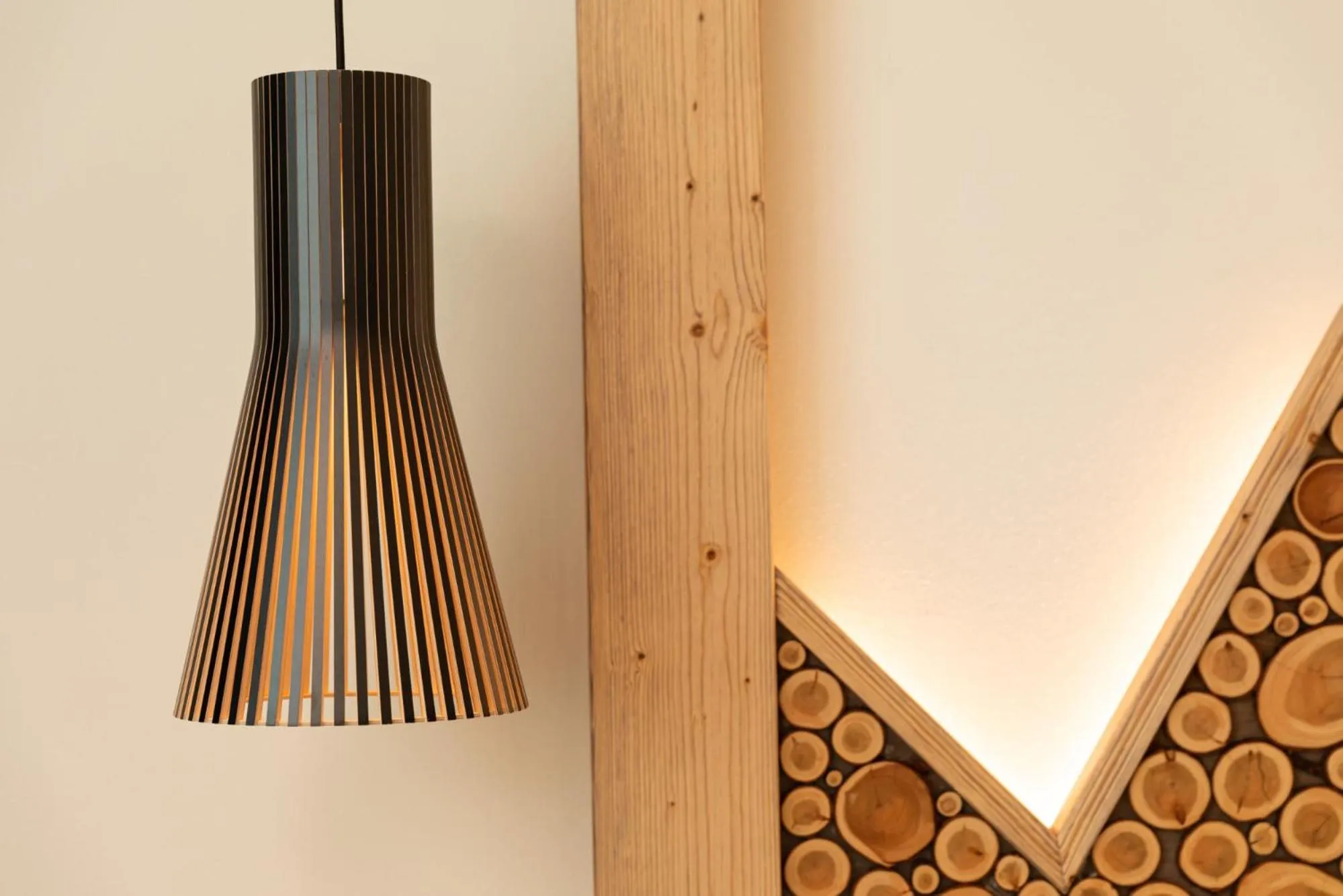 Decorative detail in Green Rose