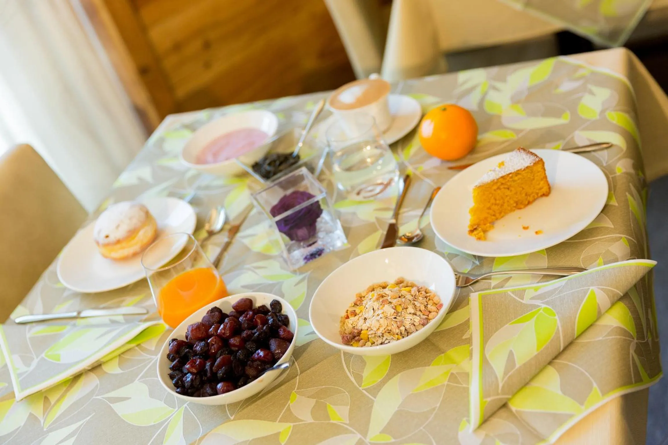 Lounge or bar in Green Rose