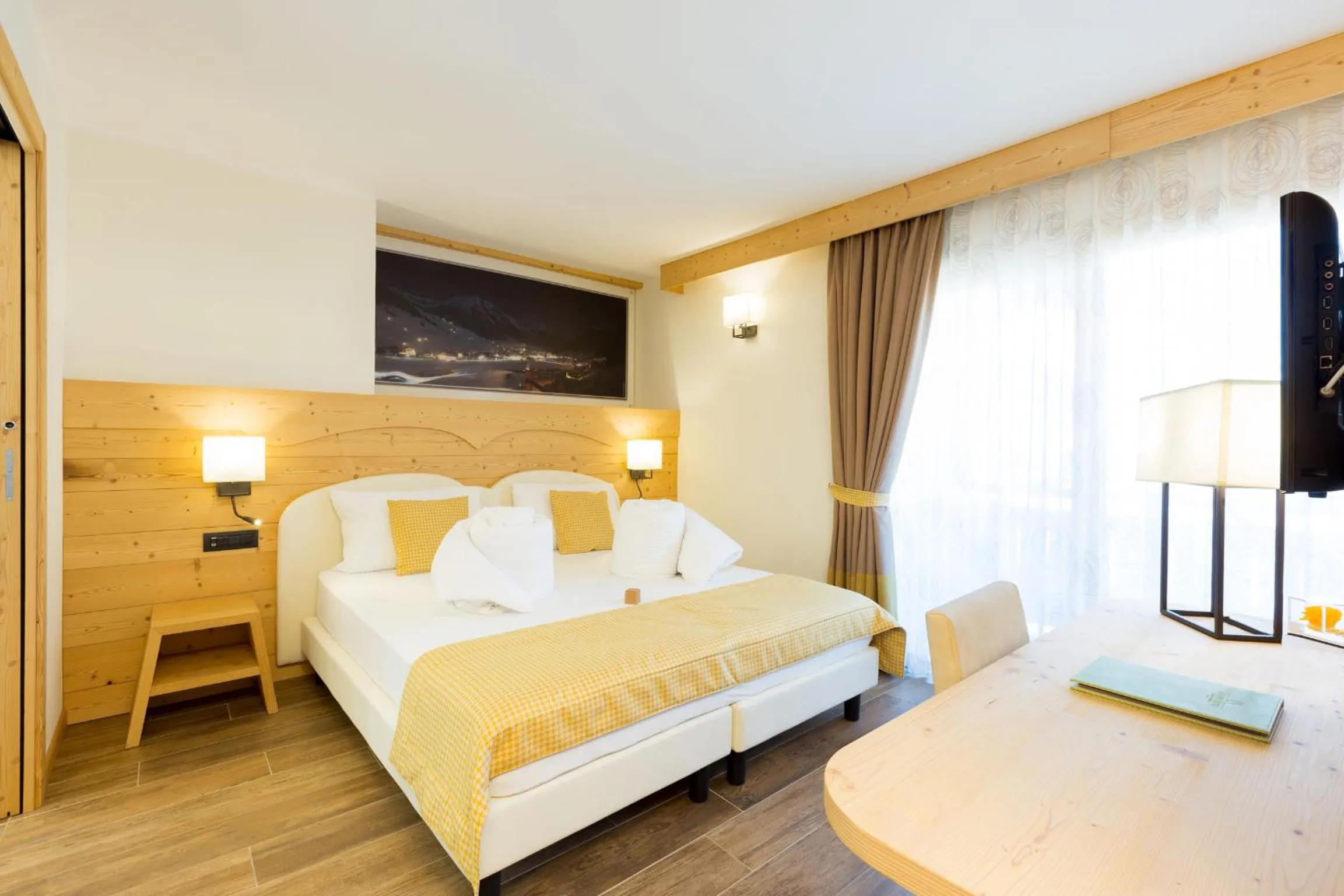 Shower, Bed in Green Rose