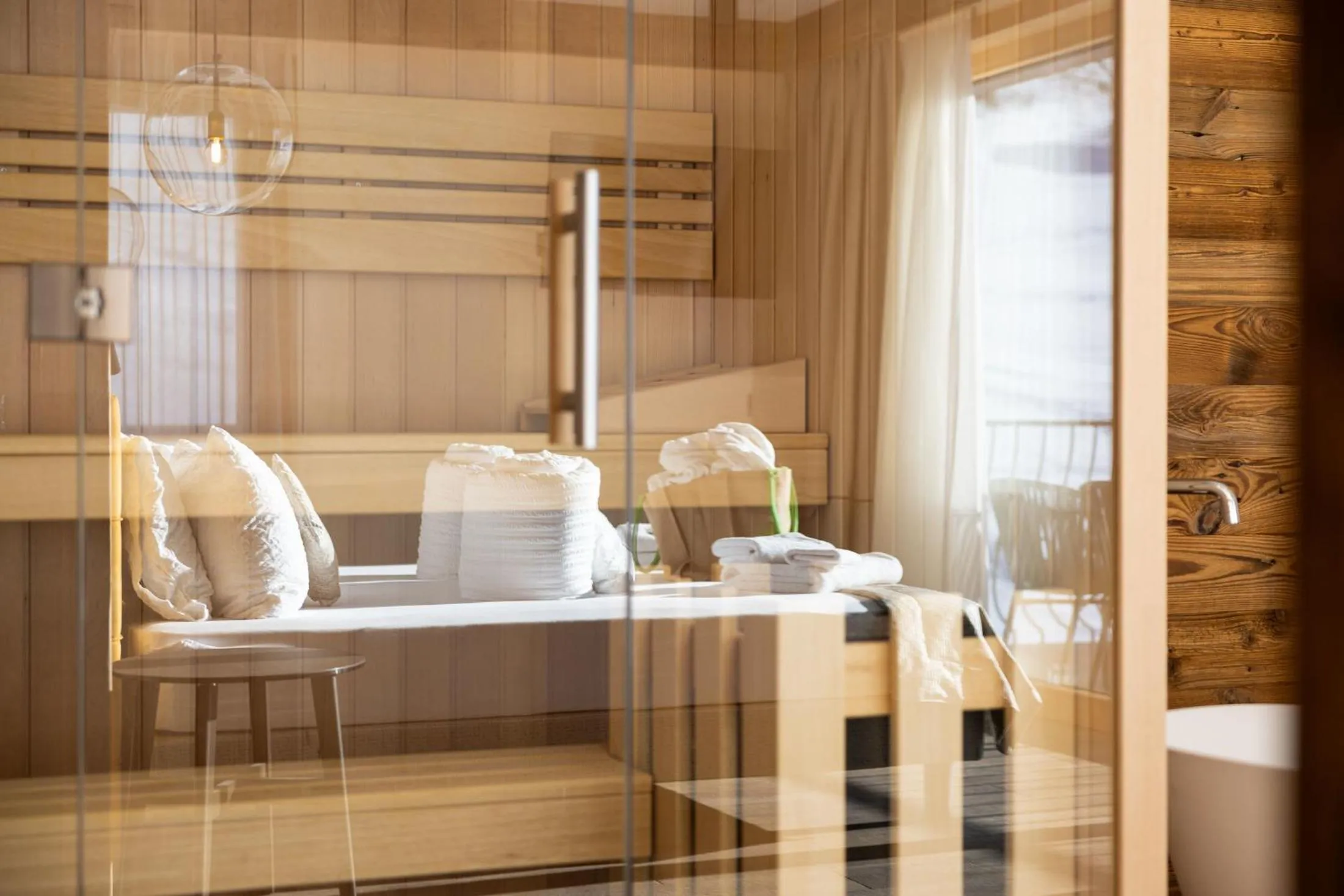 Photo of the whole room in Green Rose