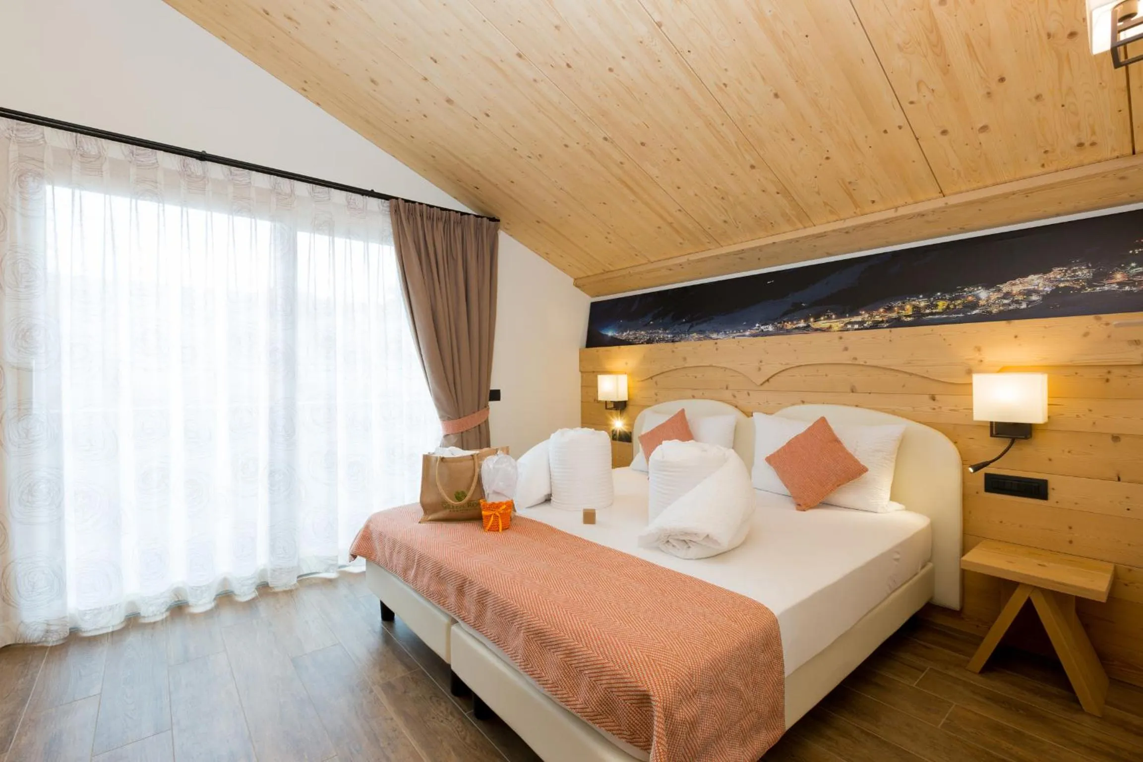 Shower, Bed in Green Rose