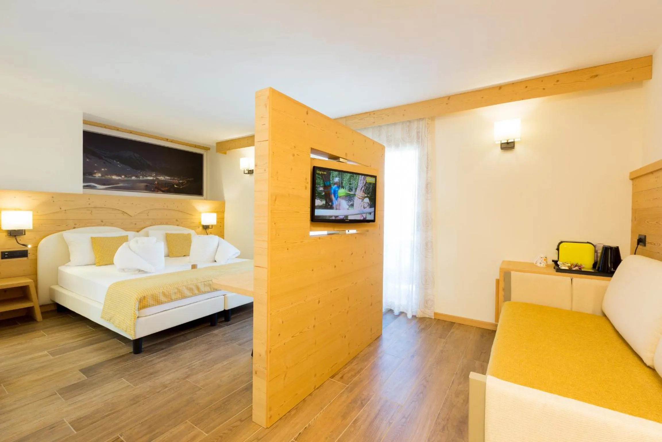 Shower, Bed in Green Rose