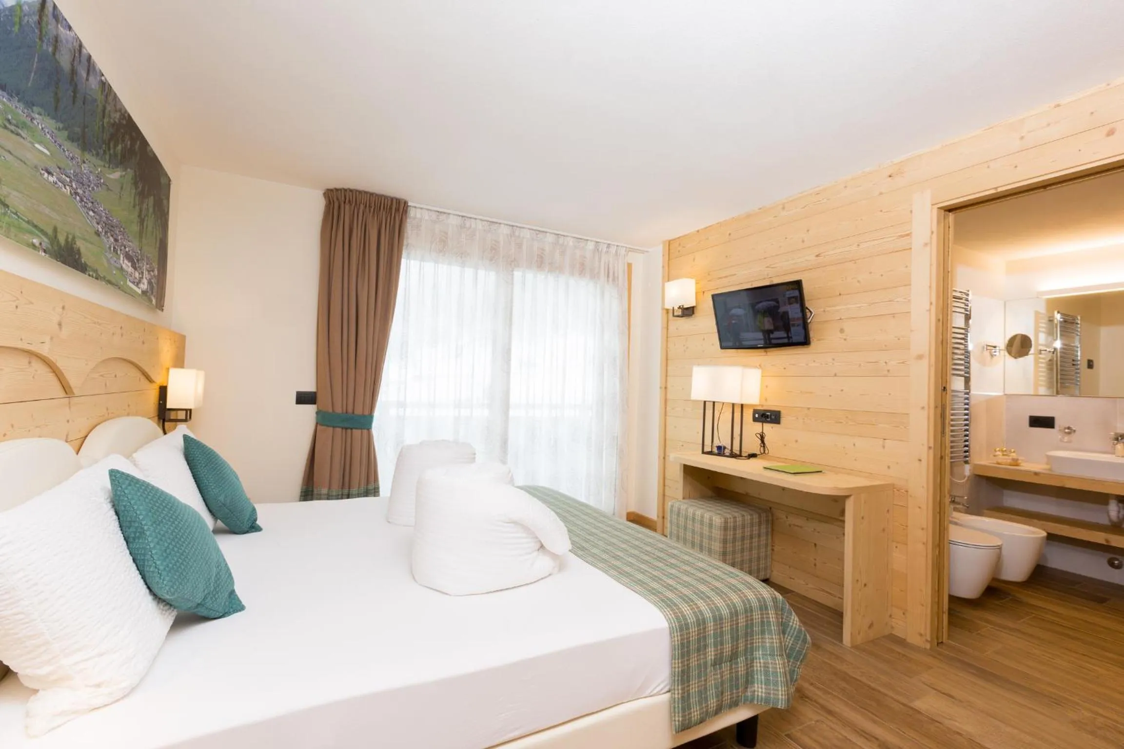 Shower, Bed in Green Rose