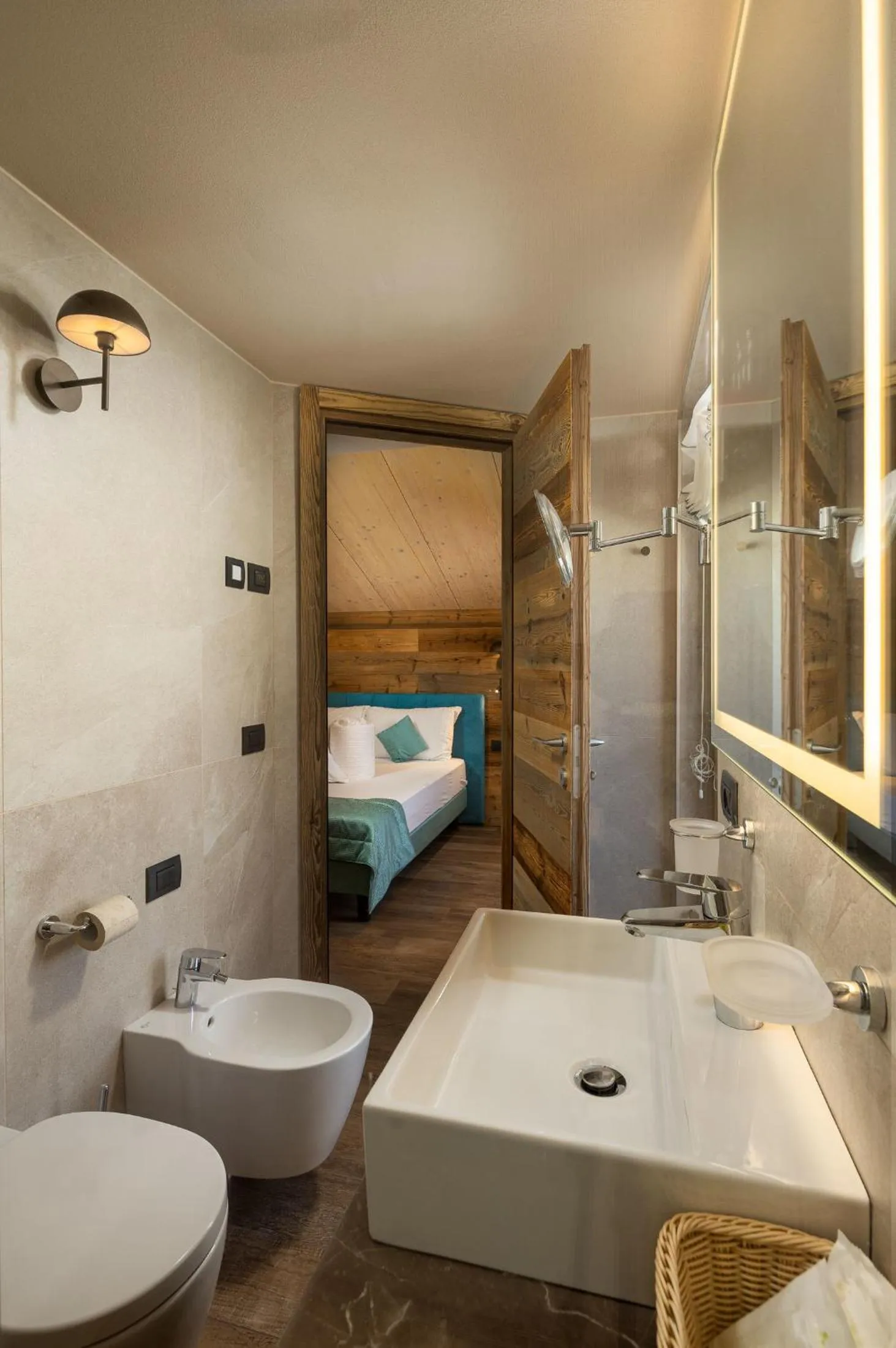 Bathroom, Bed in Green Rose