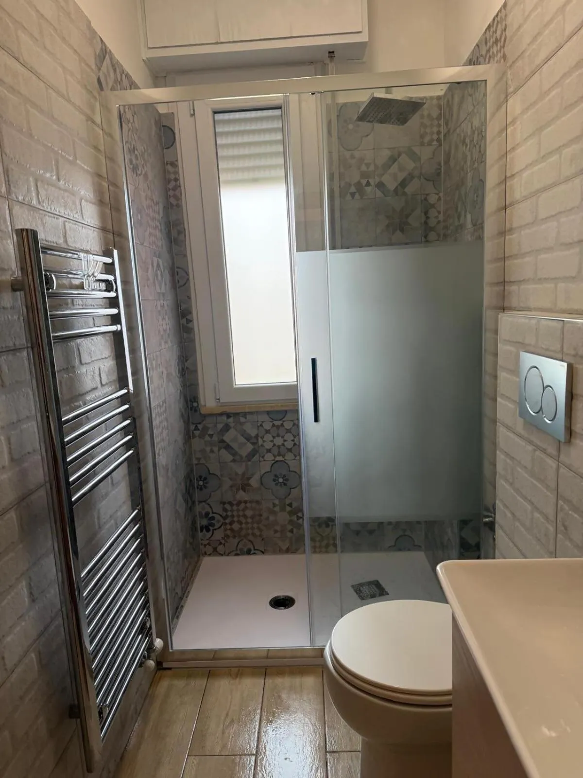 Shower in AZZURRO LIDO ADRIANO VISTA MARE