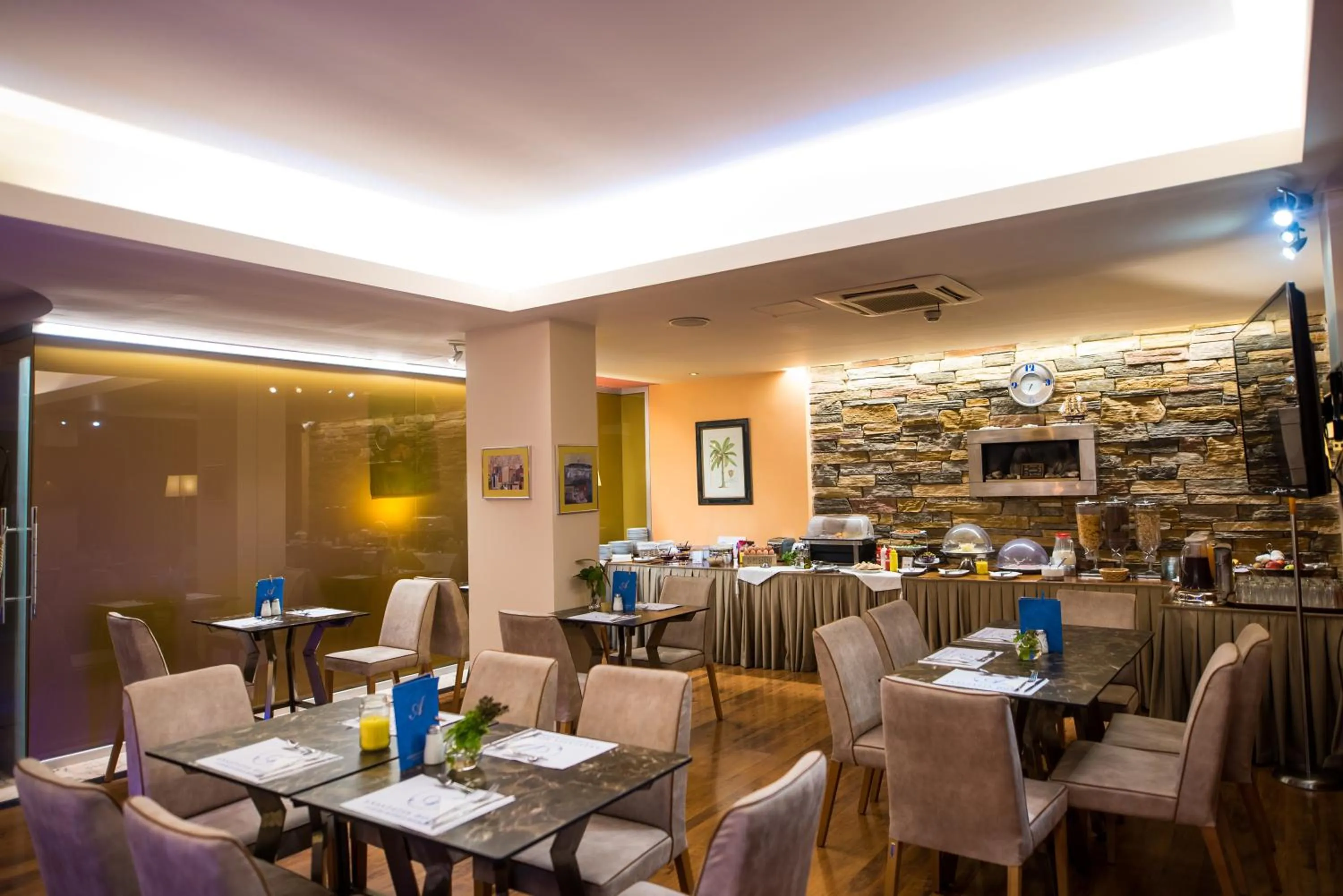Restaurant/places to eat in Anastazia Luxury Suites & Spa