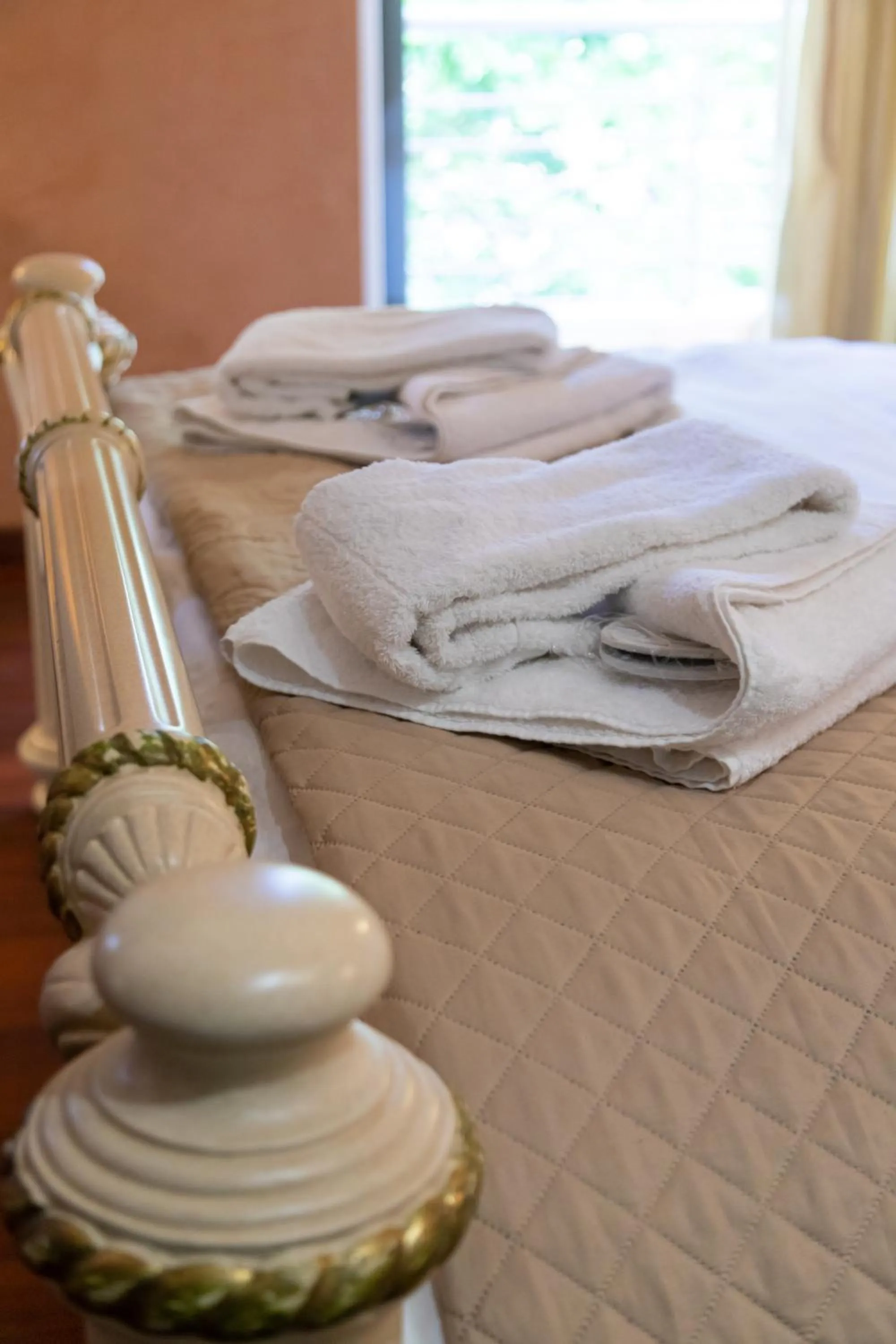 Bed in Anastazia Luxury Suites & Spa