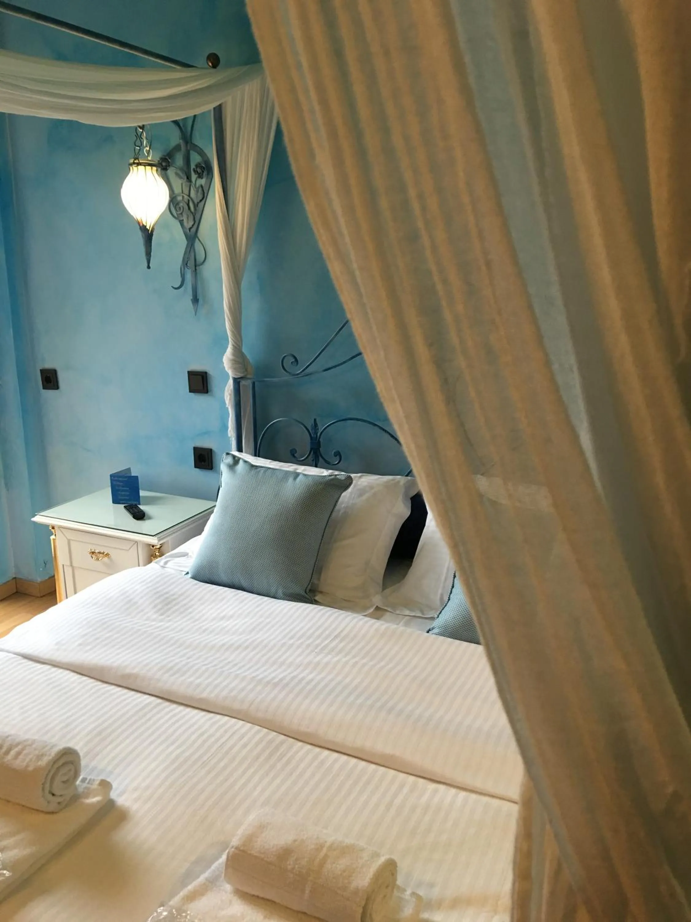 Bed in Anastazia Luxury Suites & Spa