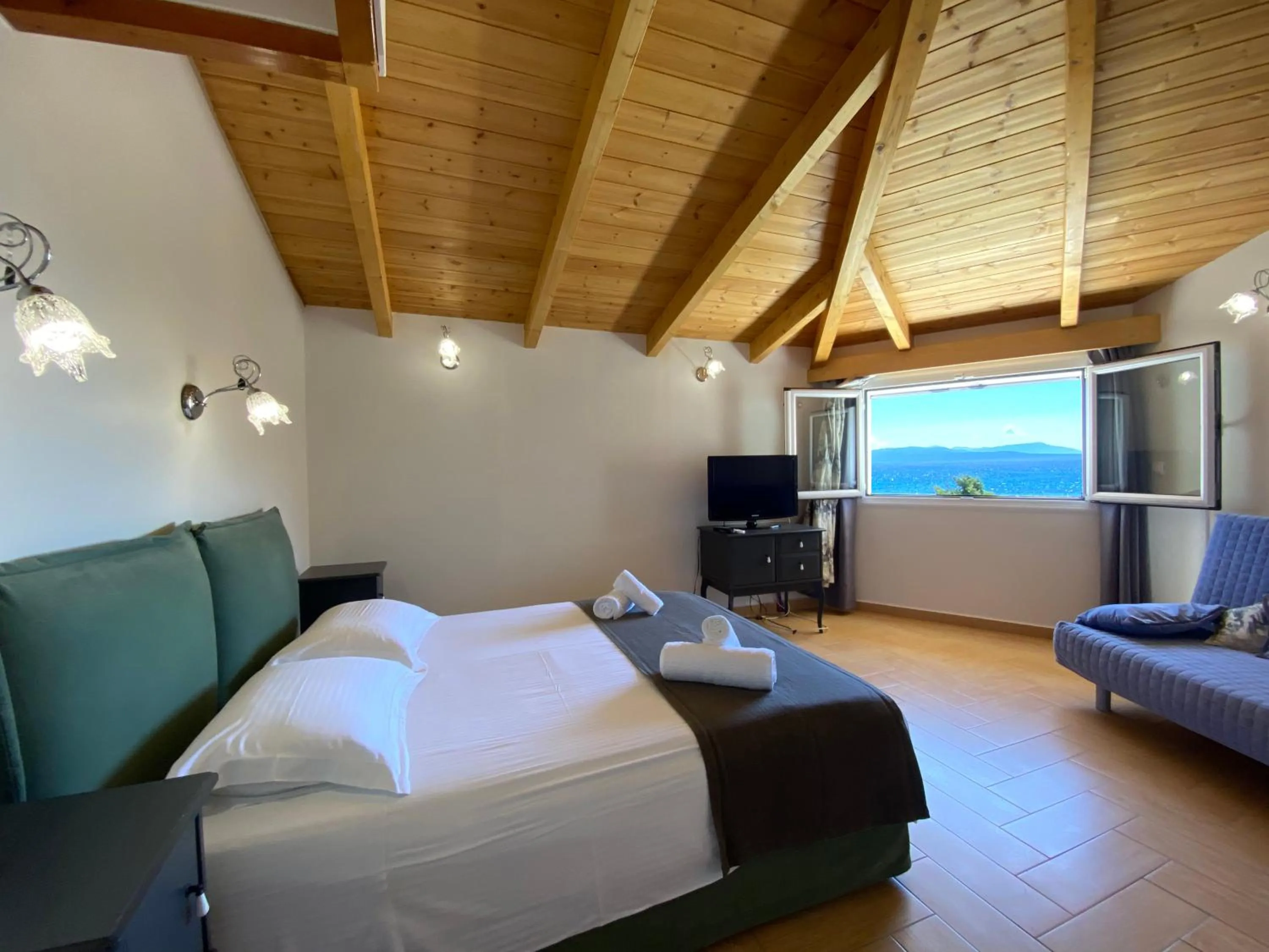 Photo of the whole room, Bed in Hotel Odeon