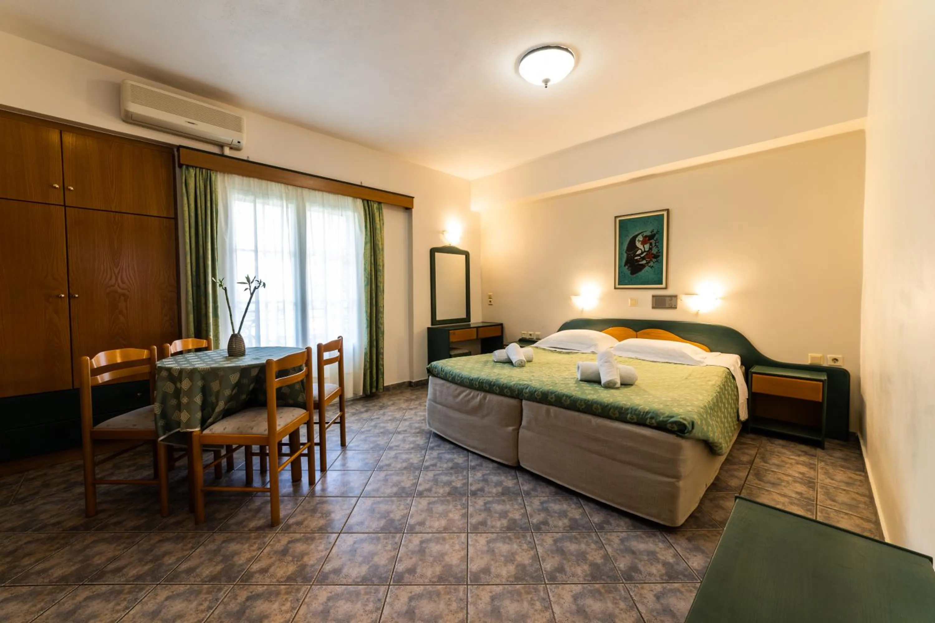 Photo of the whole room, Bed in Hotel Odeon