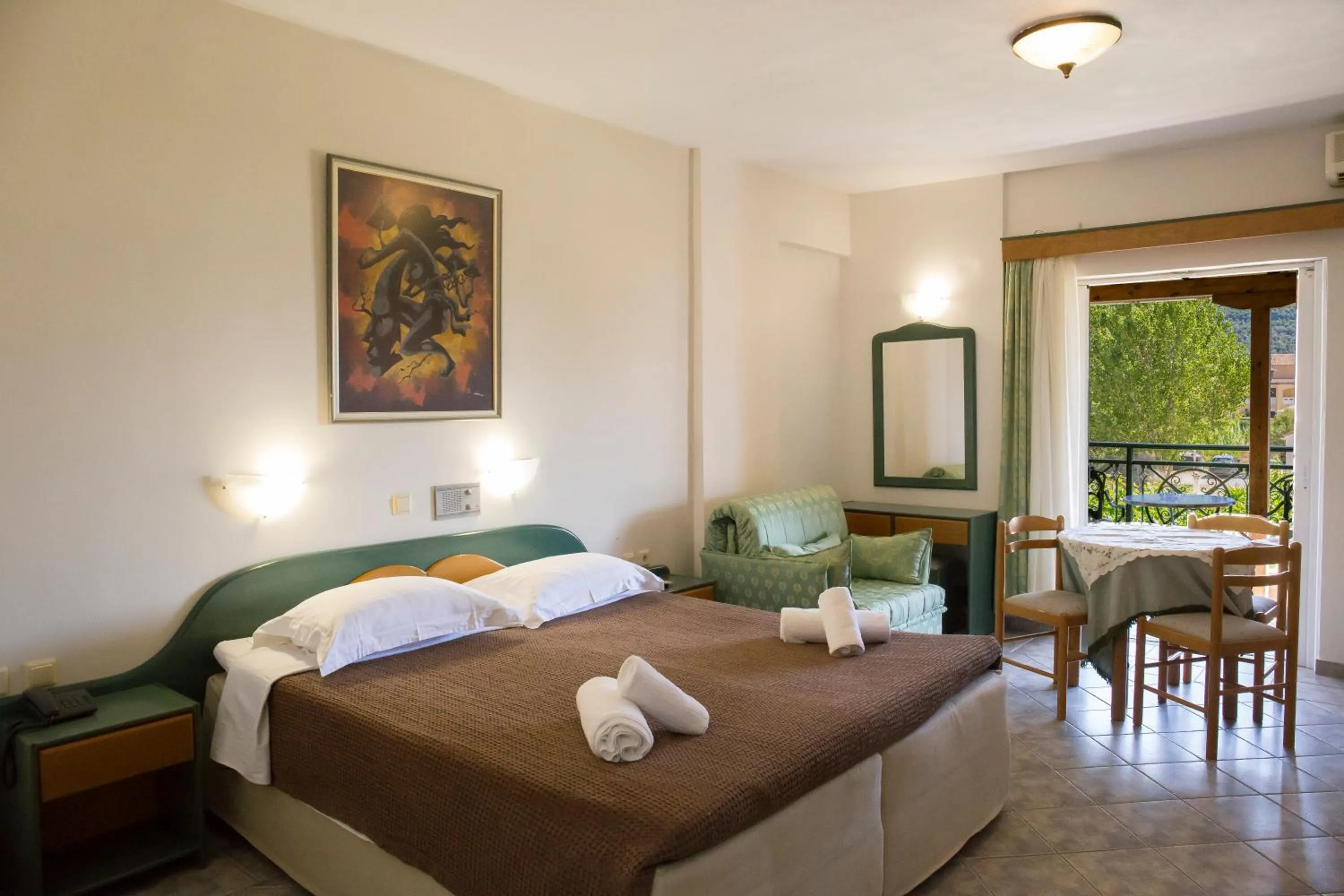 Photo of the whole room, Bed in Hotel Odeon