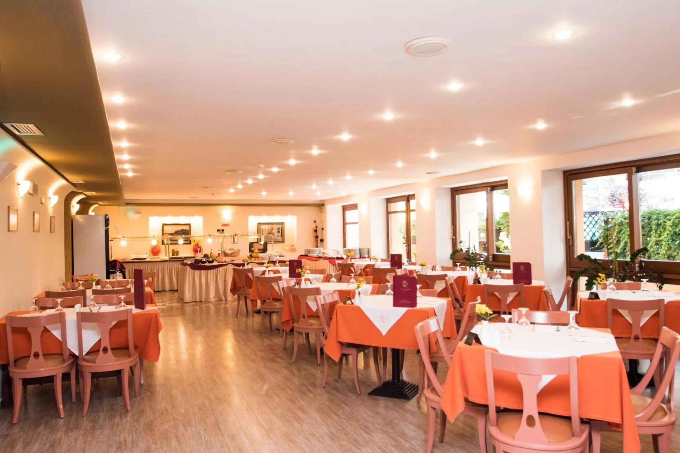 Buffet breakfast in Hotel Brascos