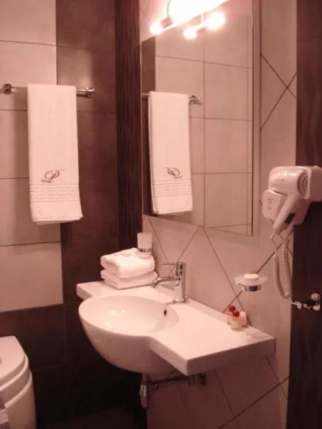 Bathroom in il Palazzo Rooms & Suites