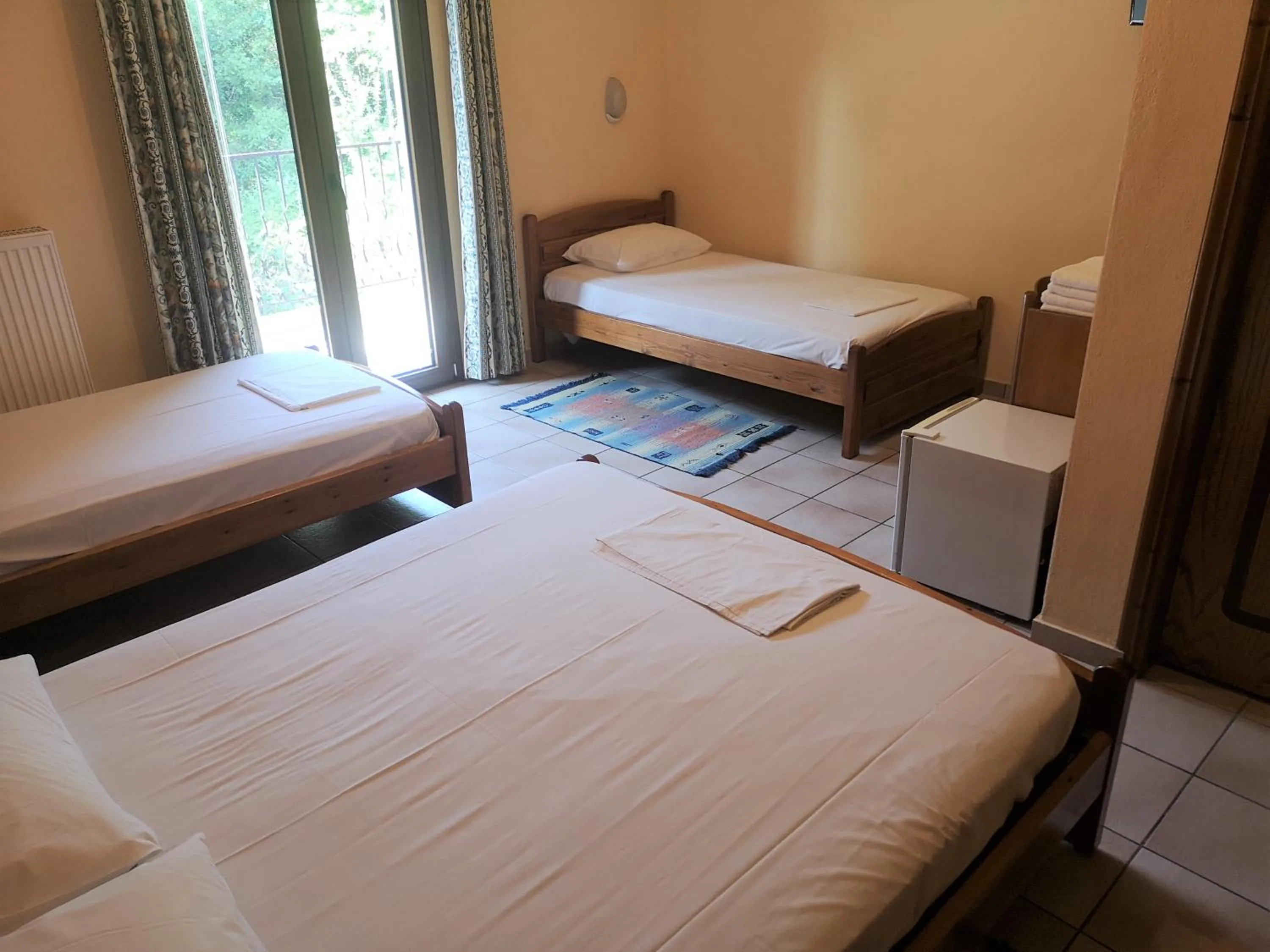 Photo of the whole room, Bed in Spanias Hotel