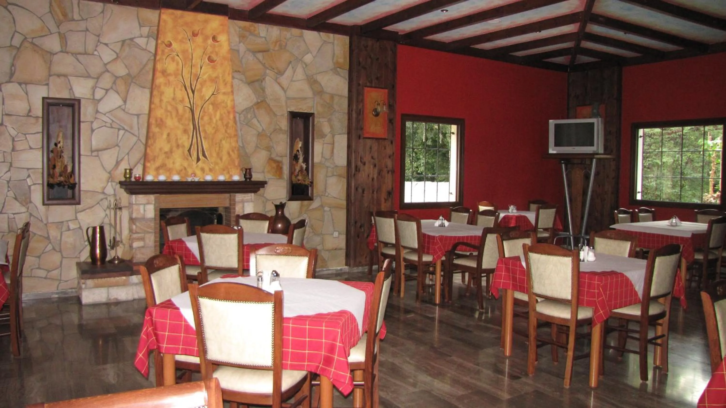 Restaurant/places to eat in Spanias Hotel