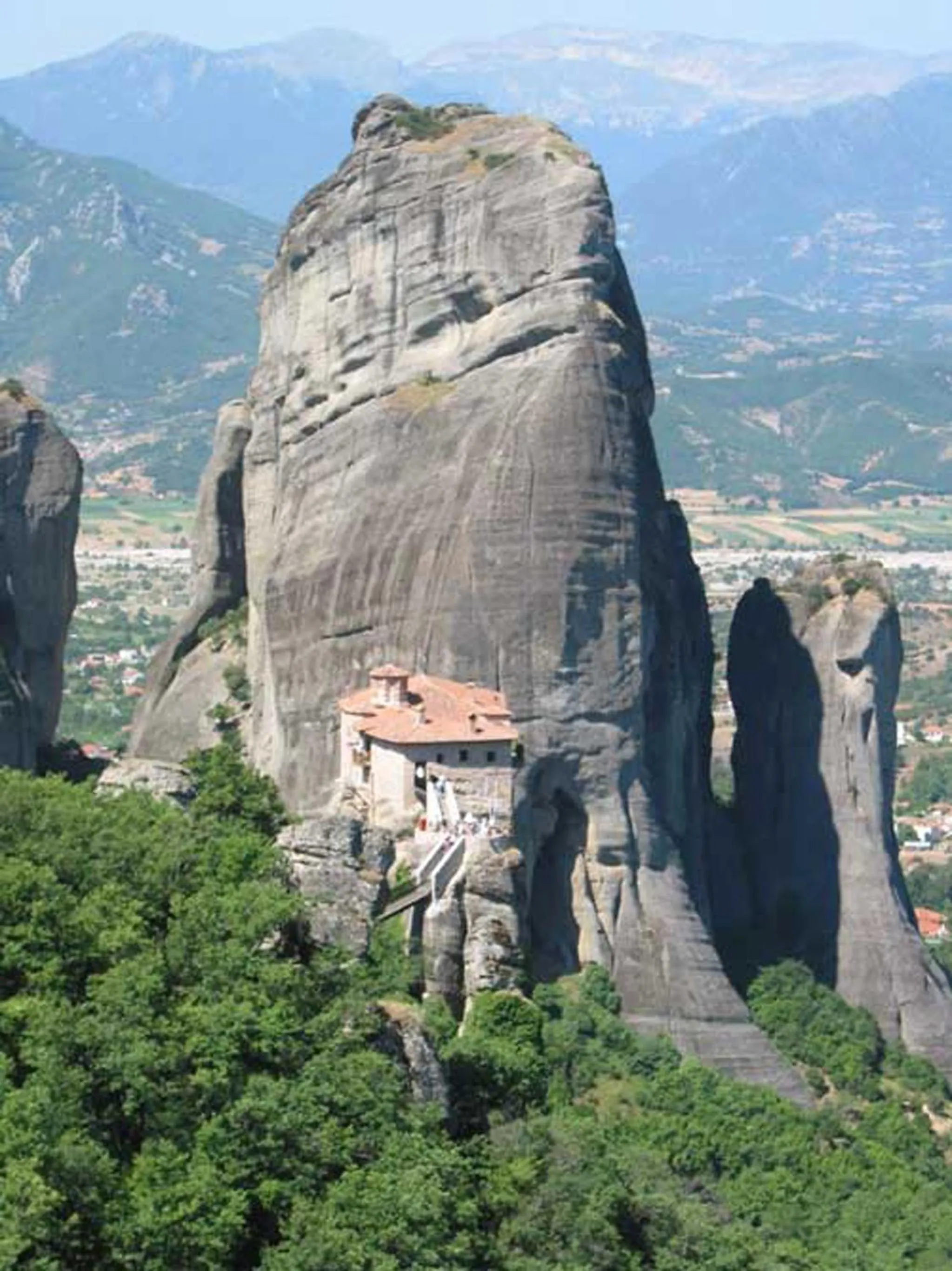 Nearby landmark in Spanias Hotel