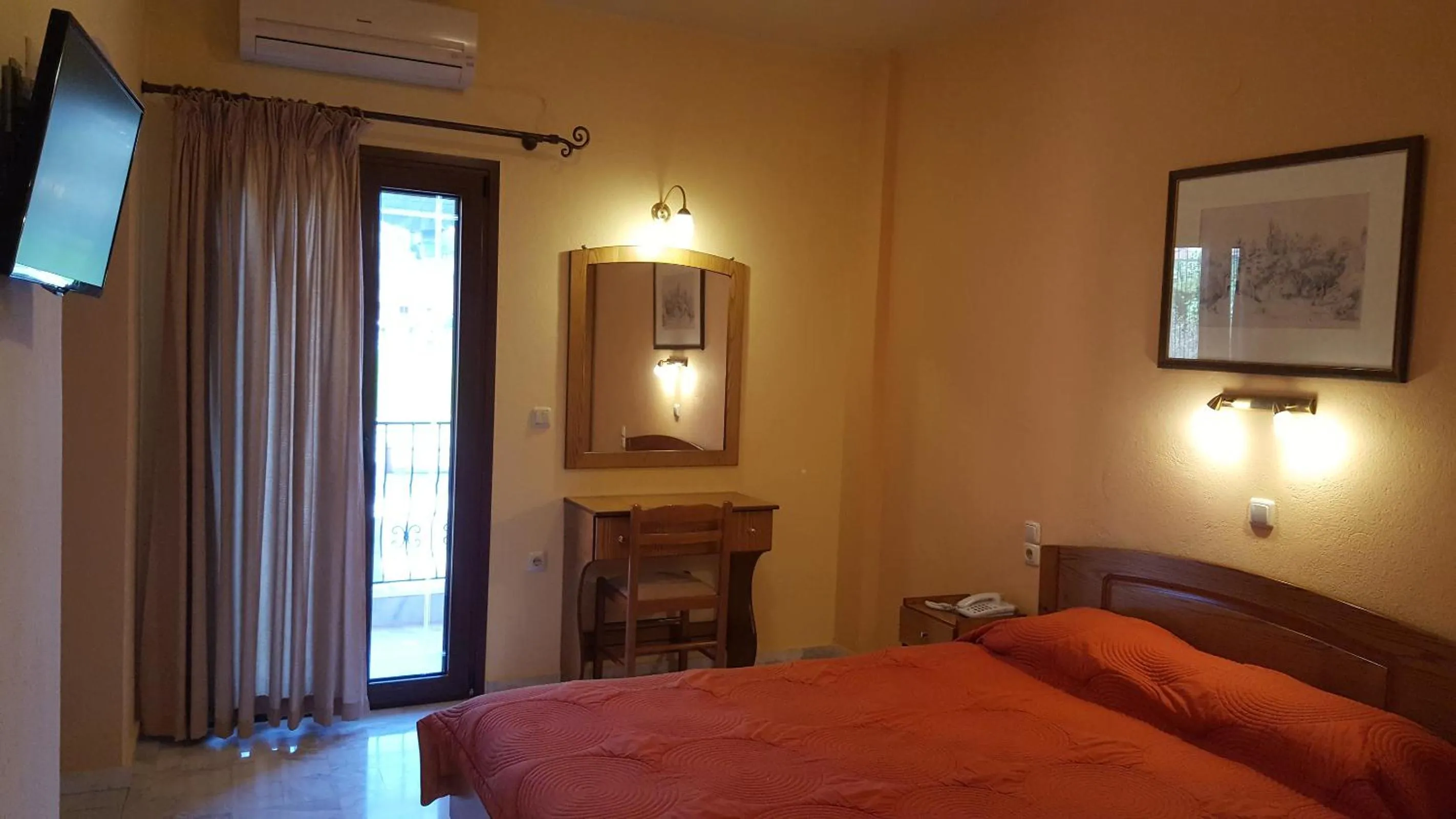 Photo of the whole room, Bed in Spanias Hotel