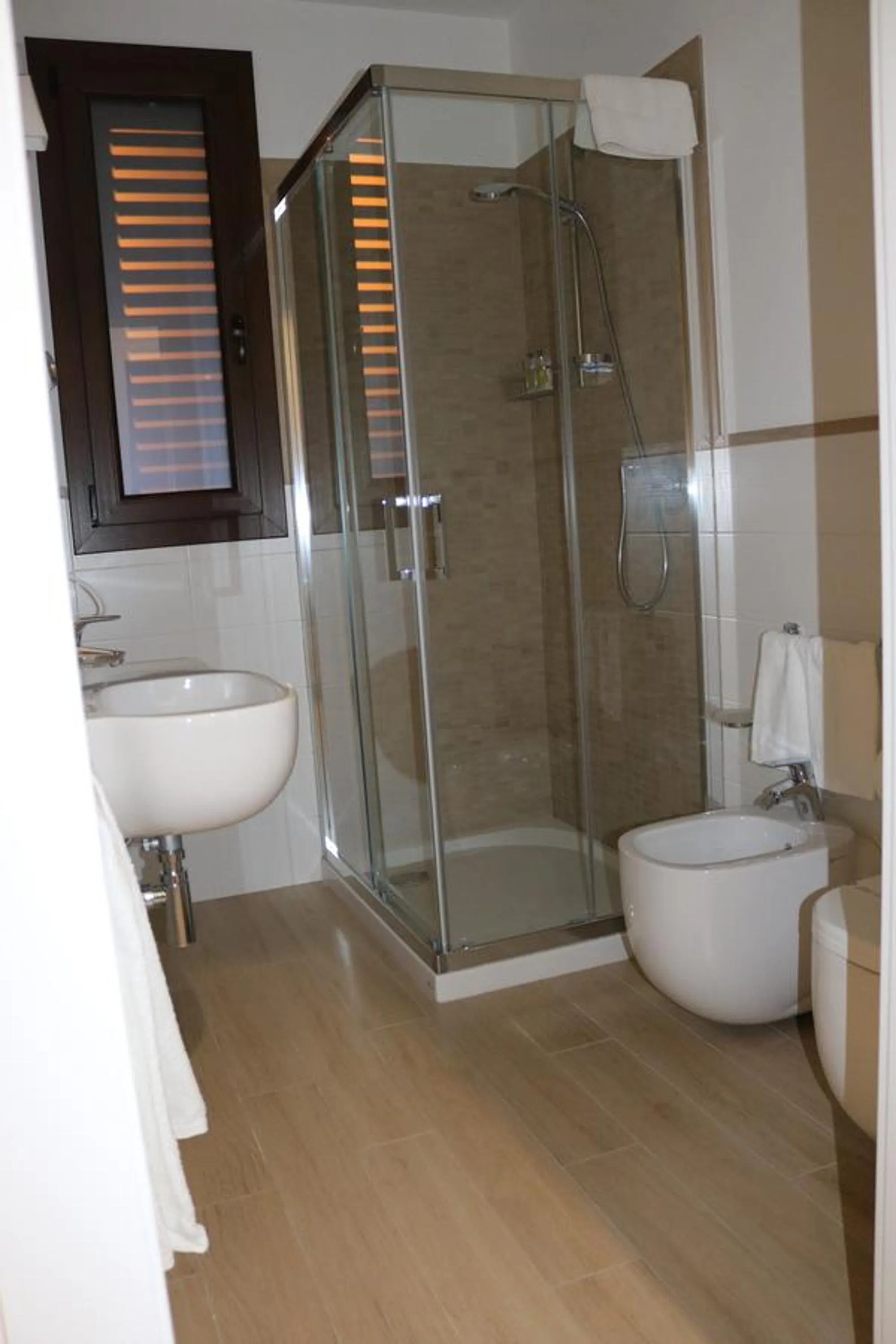 Shower in Nesea Bed and Breakfast