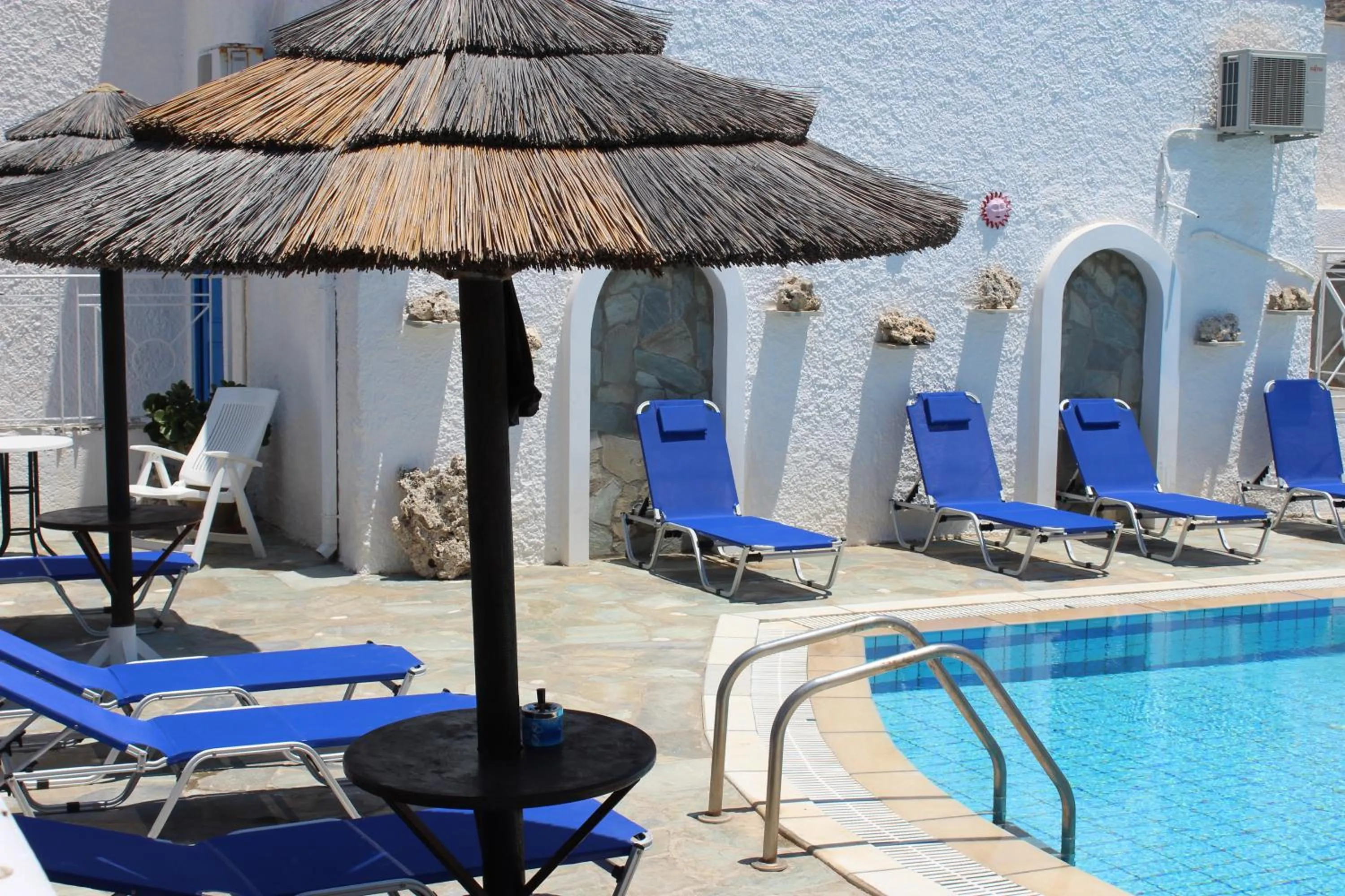 Swimming pool in Mare Monte