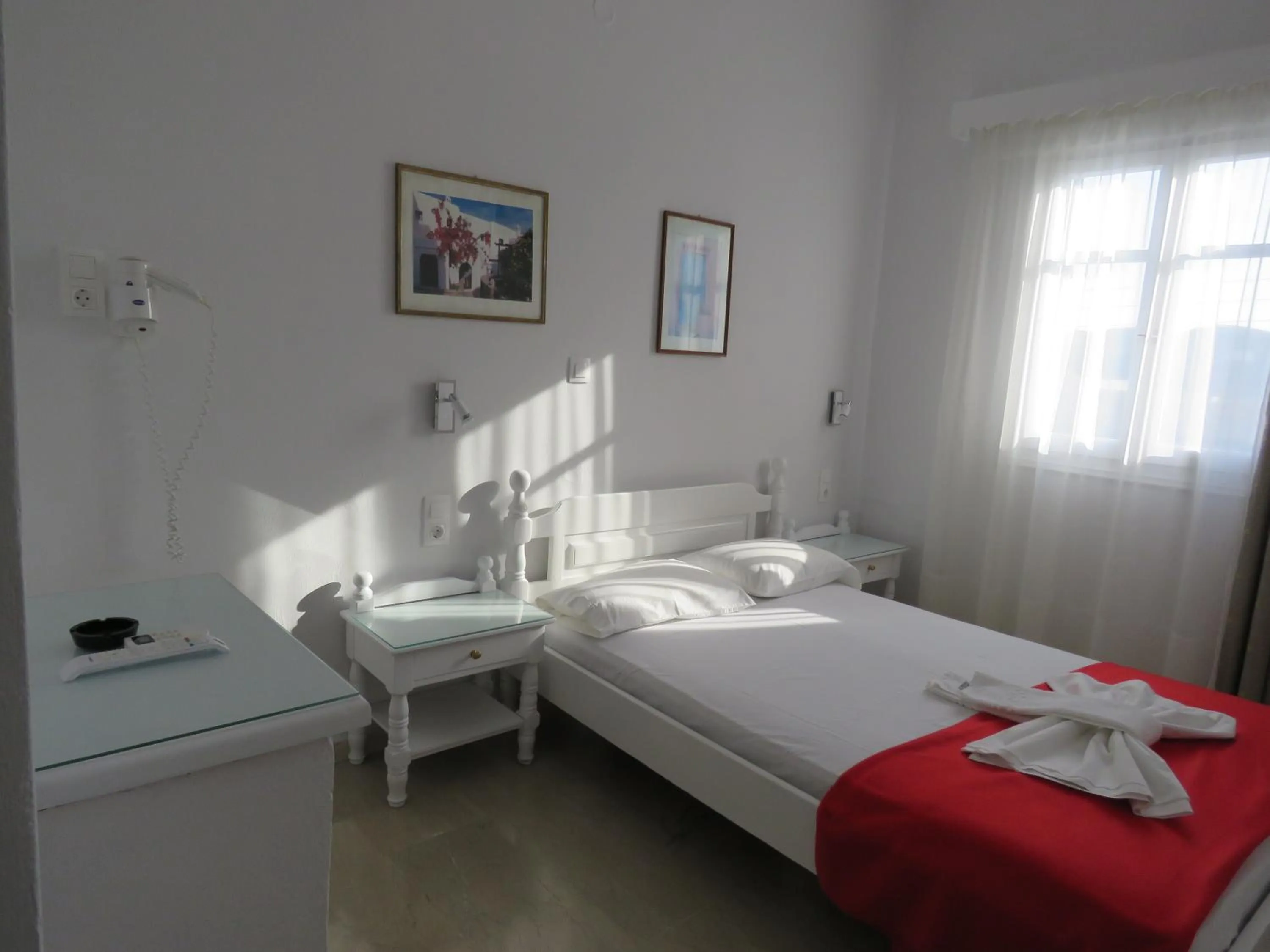 Photo of the whole room, Bed in Mare Monte