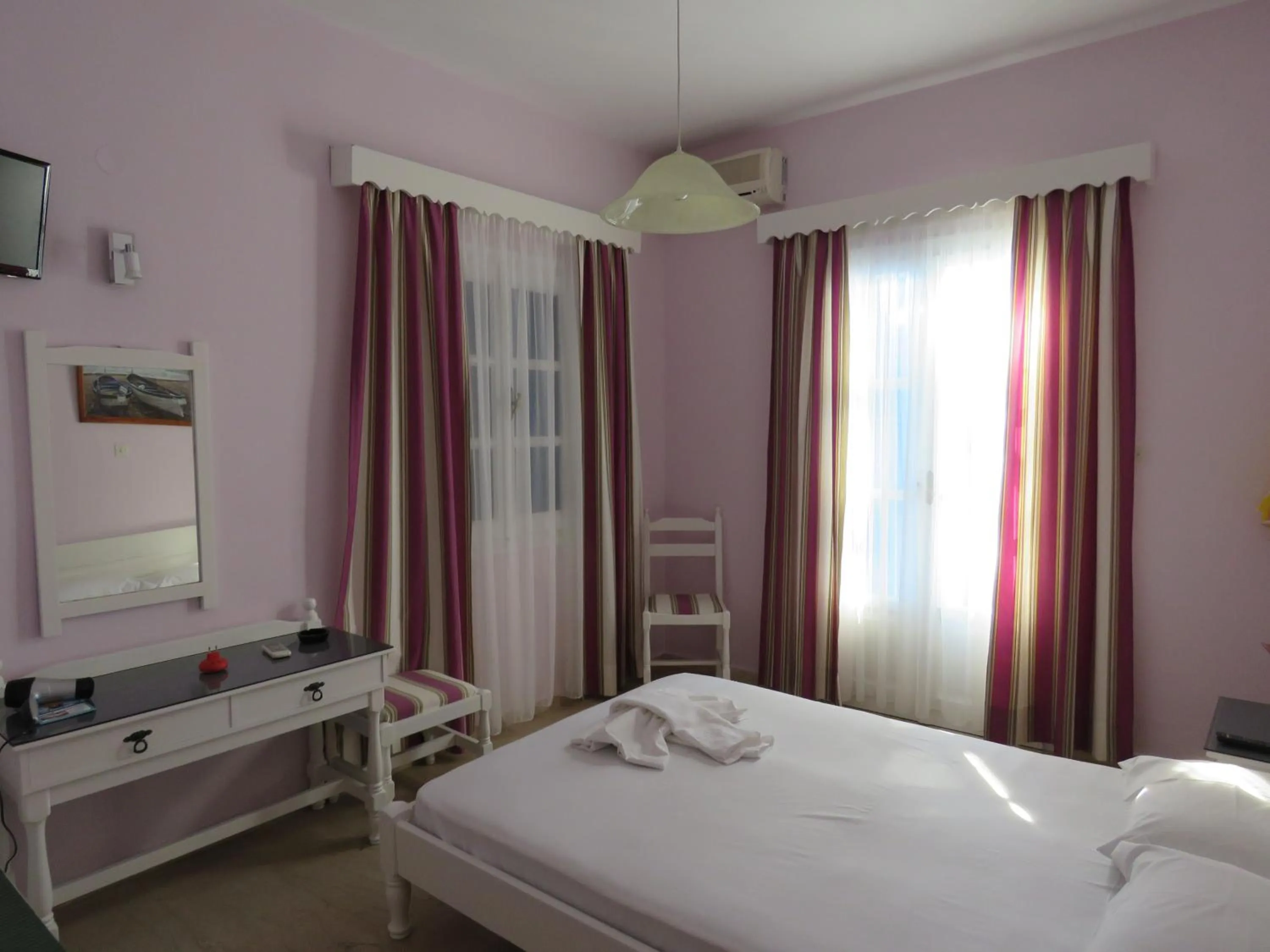 Day, Bed in Mare Monte