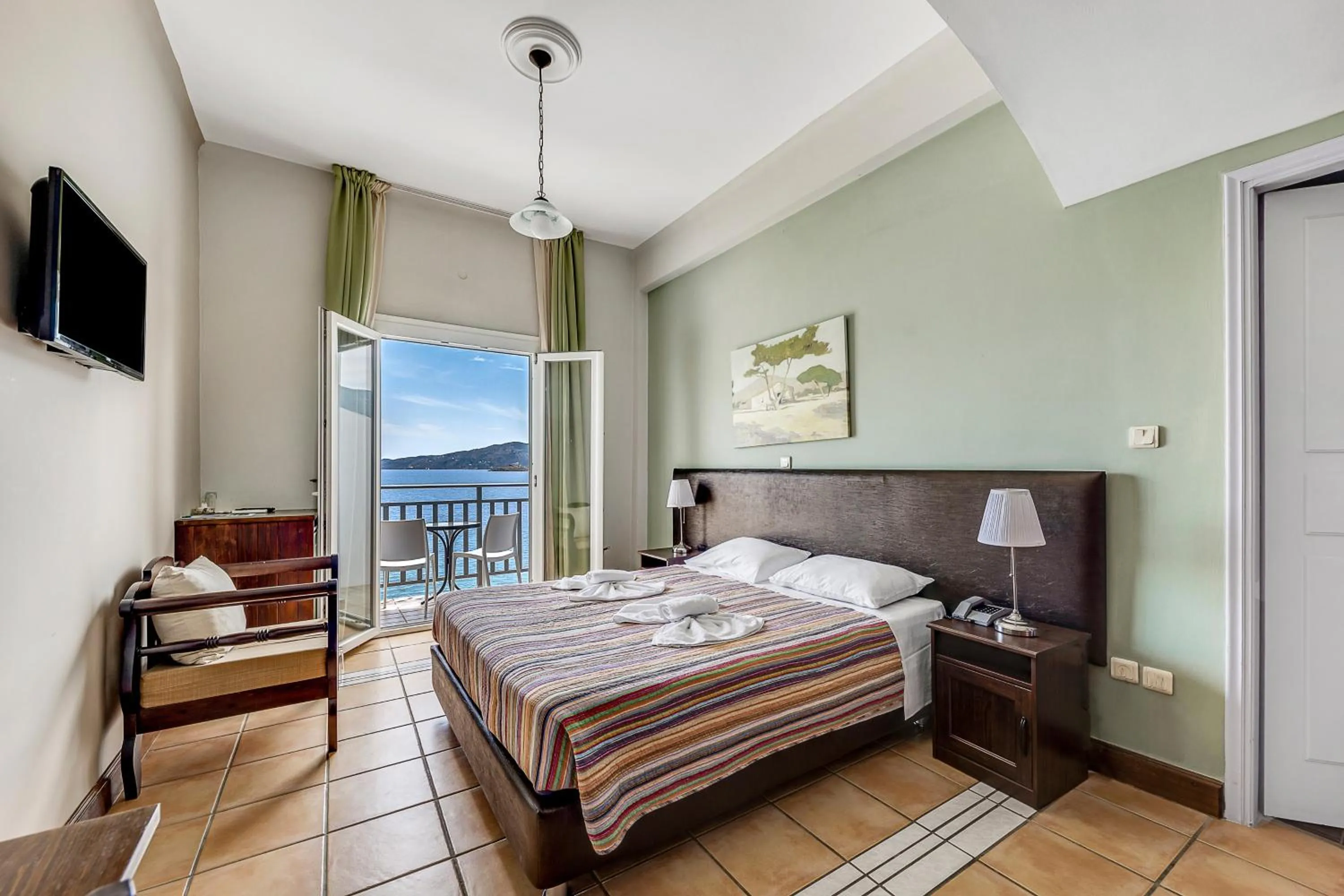 Bedroom, Bed in Golden View