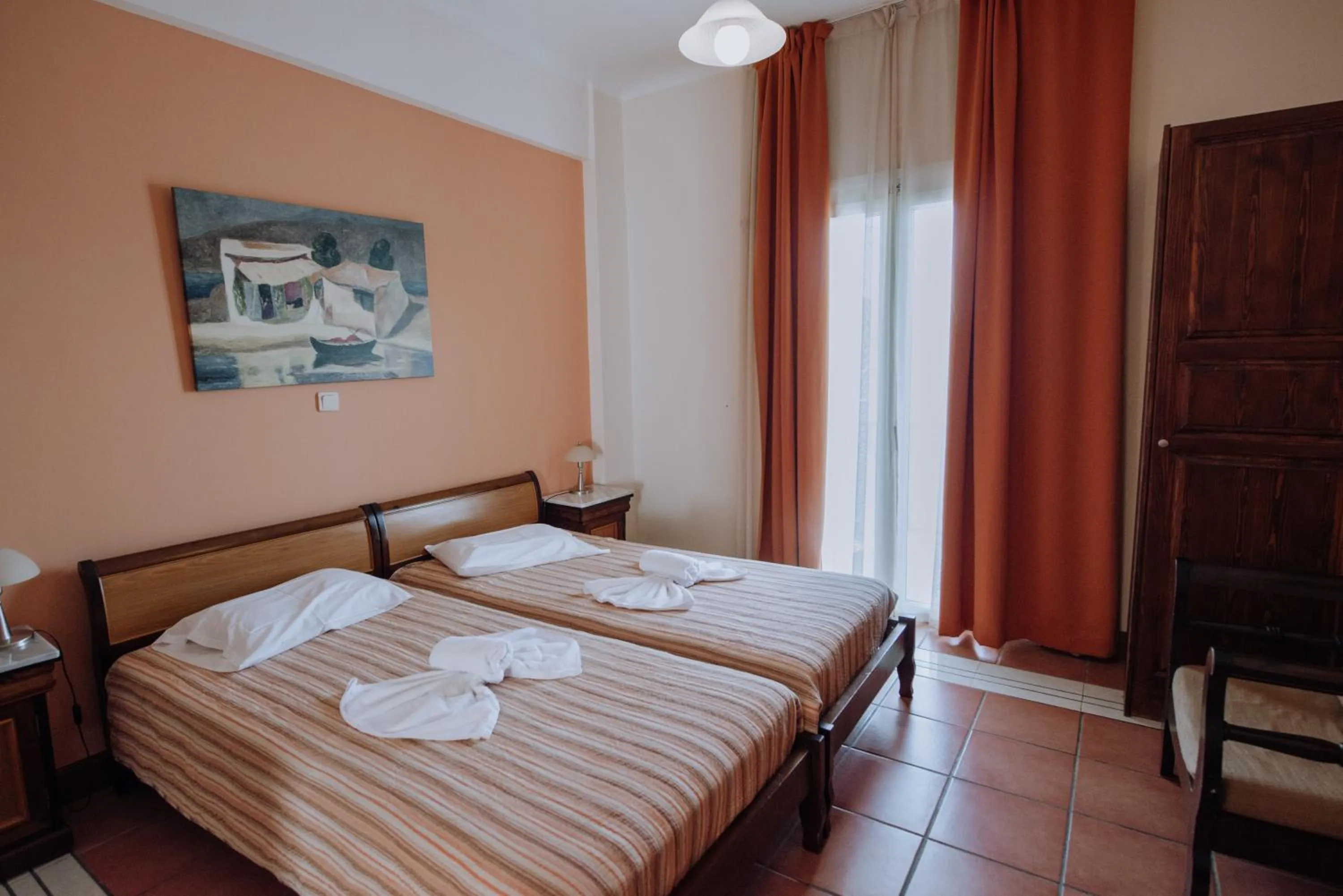 Bedroom, Bed in Golden View