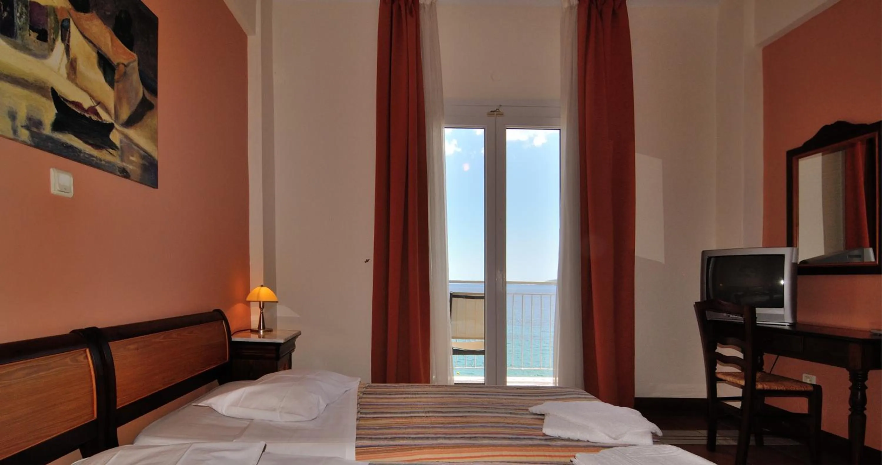 Bedroom, Bed in Golden View