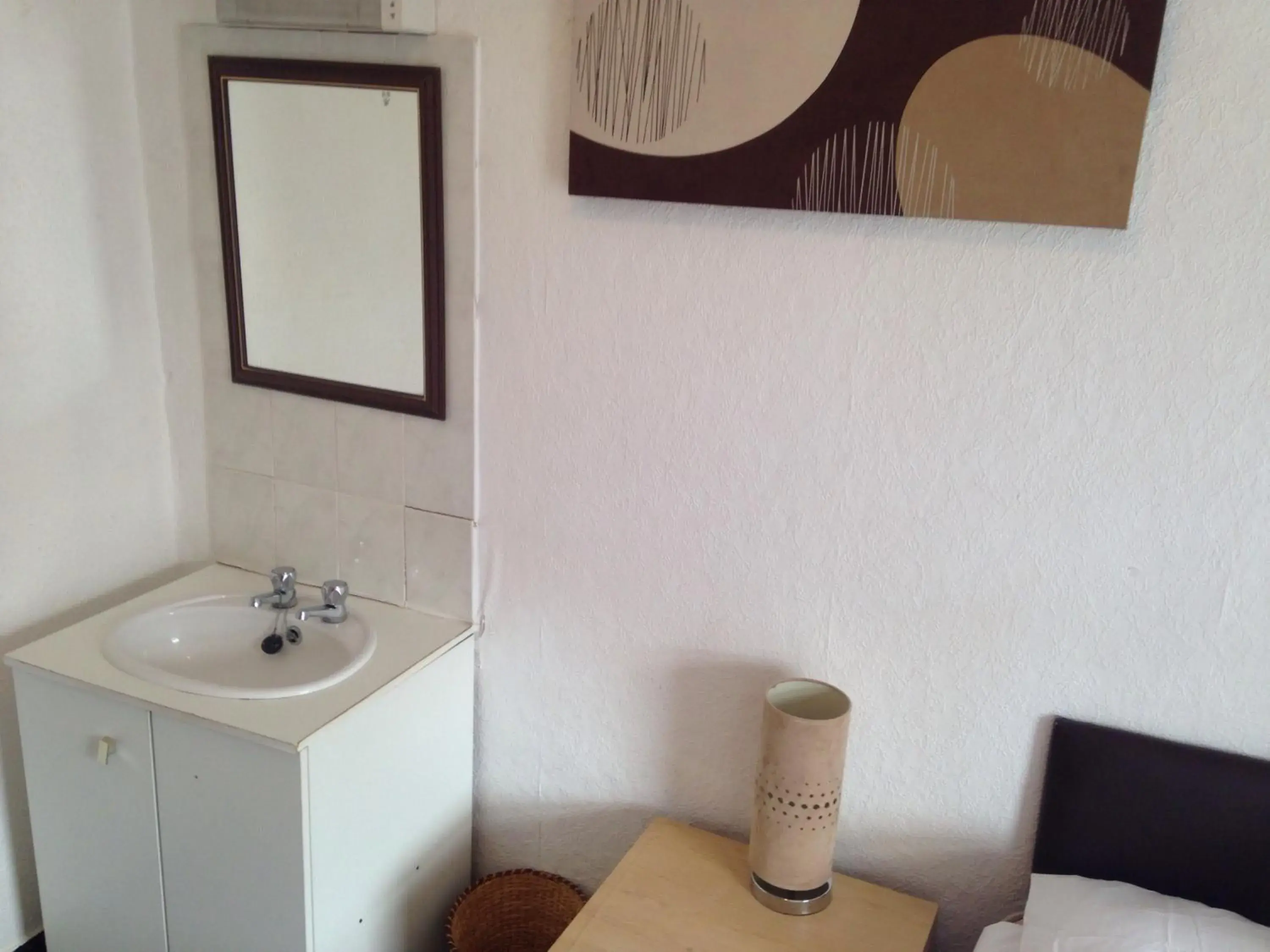 Single Room with Shared Bathroom - single occupancy in The Driftwood Hotel Single Room with Shared Bathroom - single occupancy in The Driftwood Hotel