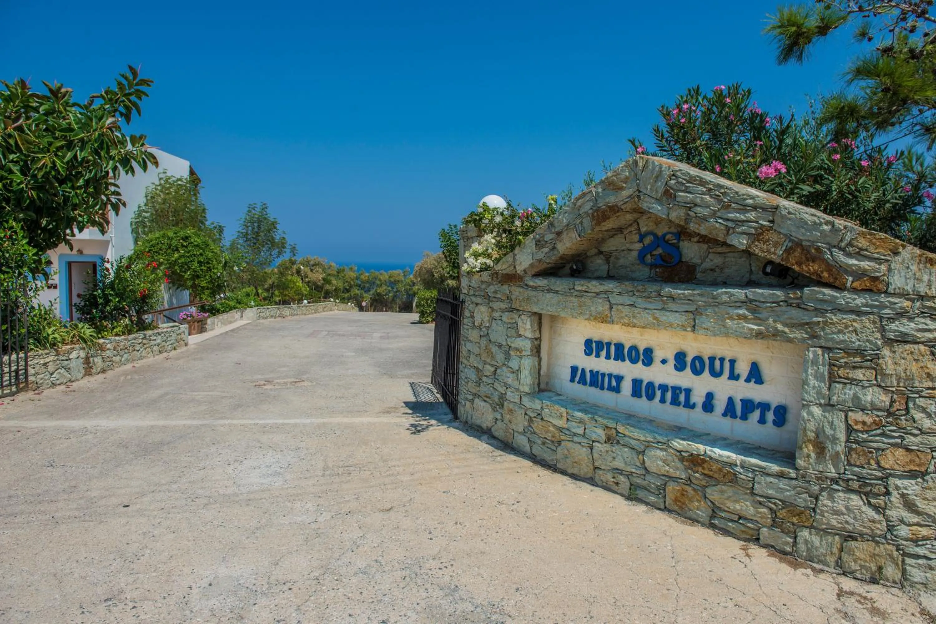 Spiros-Soula Family Hotel & Apartments