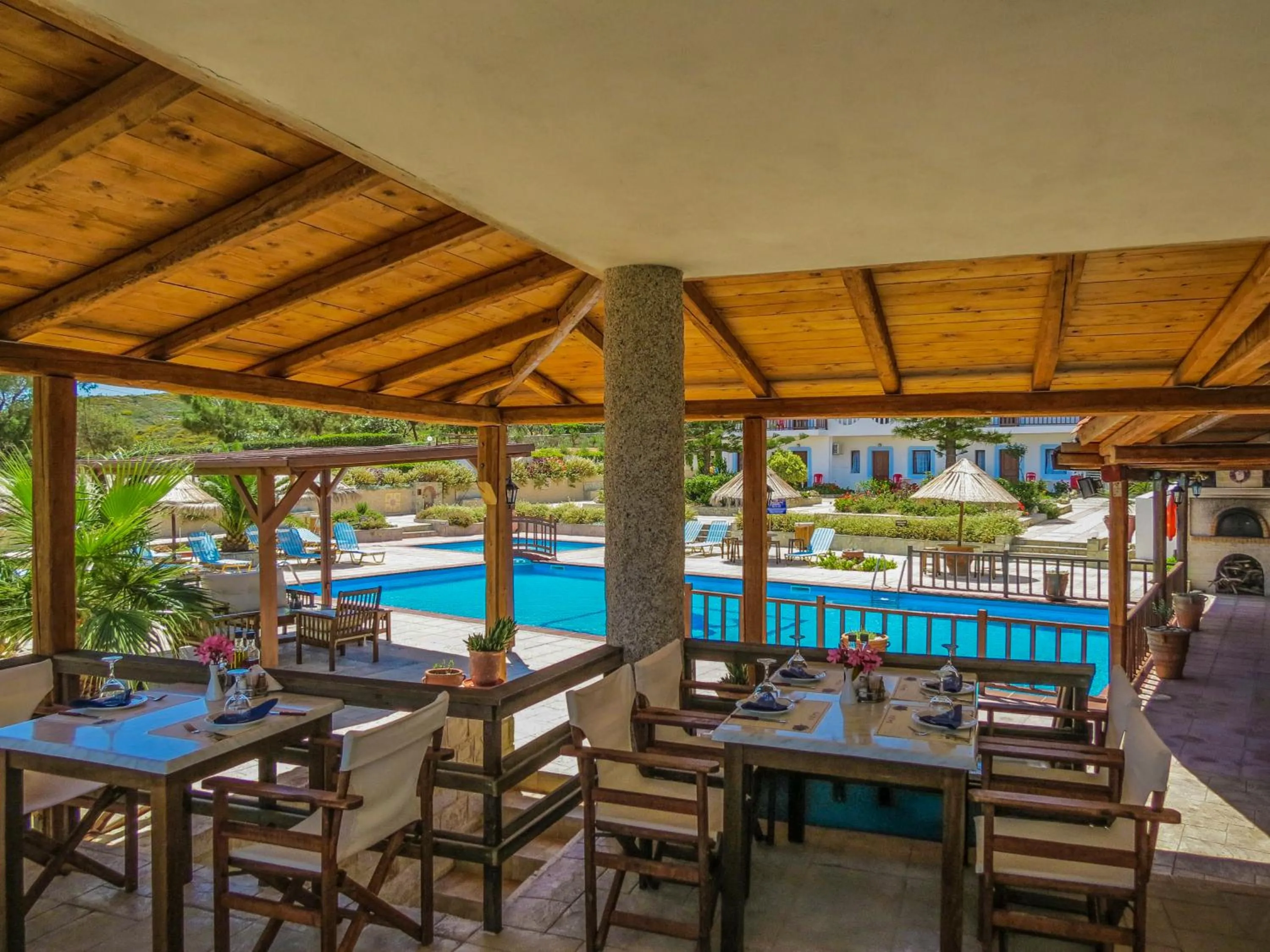 Restaurant/places to eat in Spiros-Soula Family Hotel & Apartments
