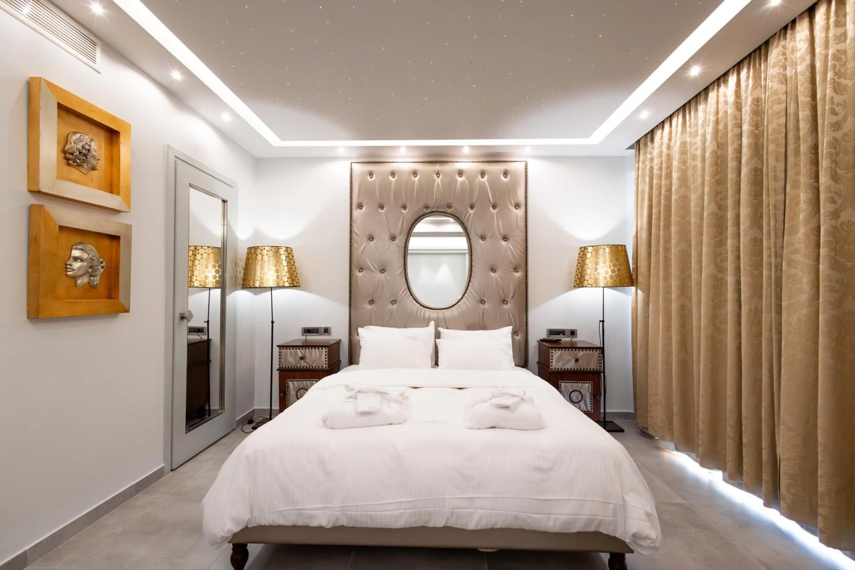 Bedroom, Bed in Comfy Boutique Hotel