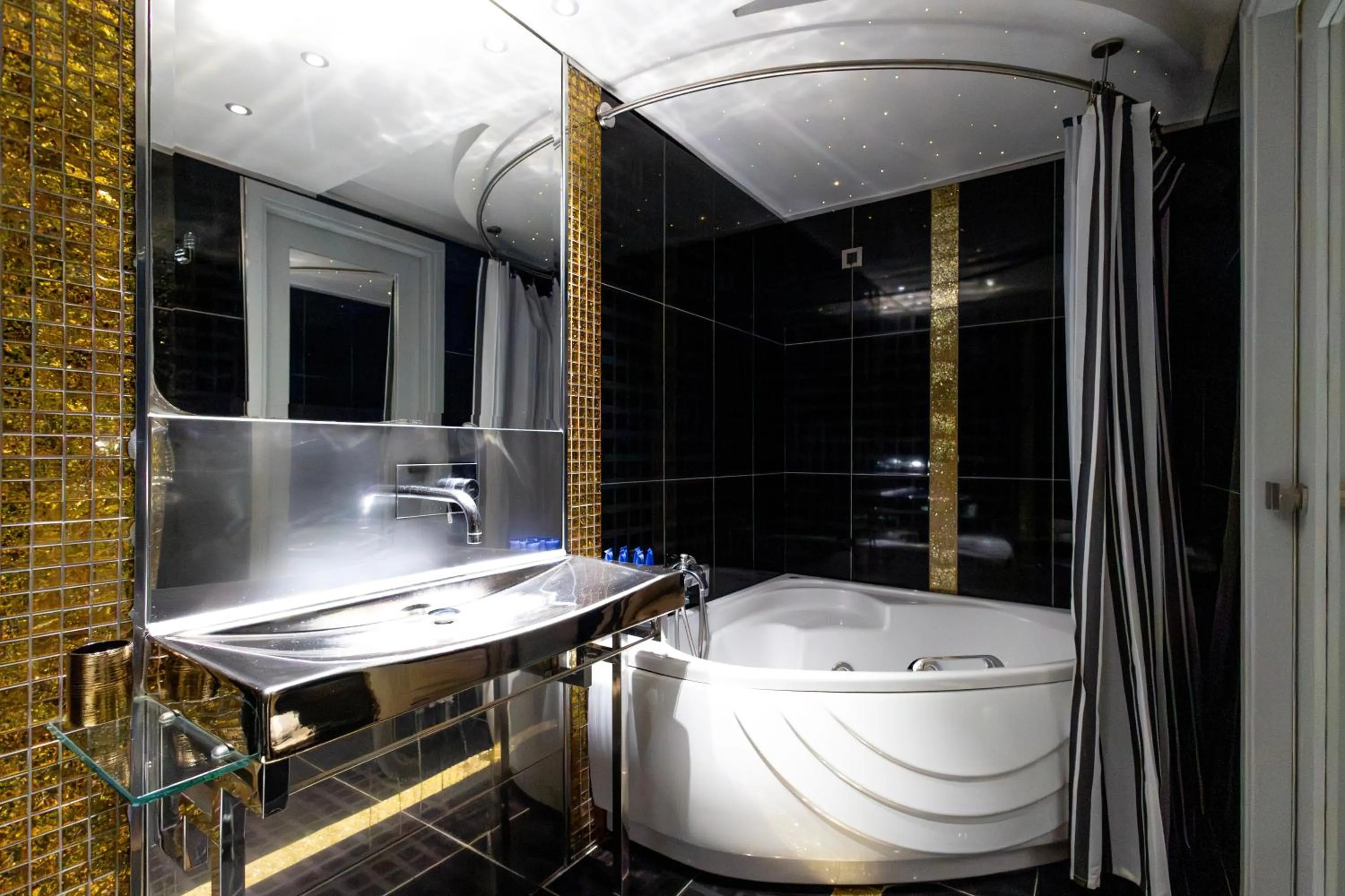 Bathroom in Comfy Boutique Hotel