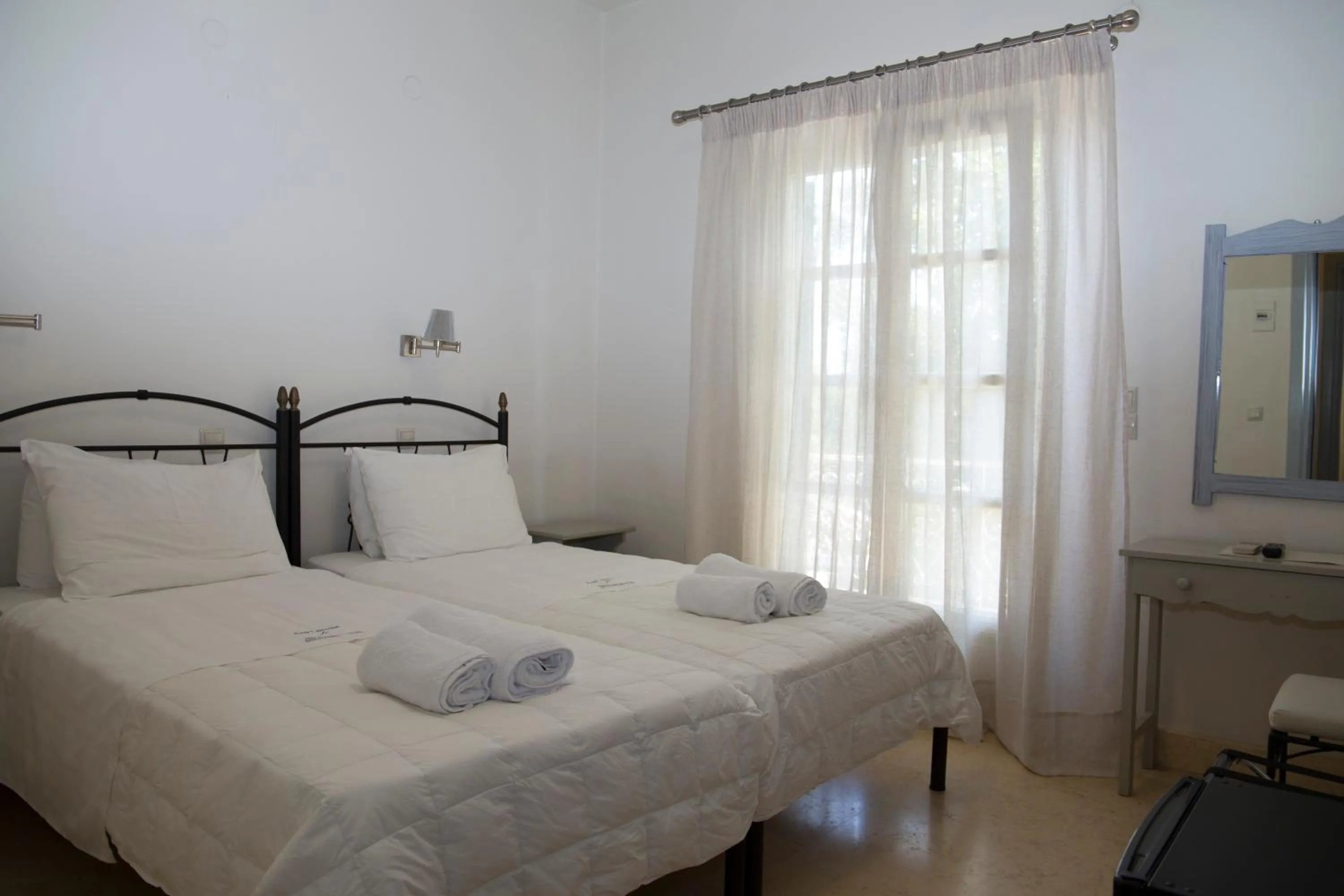 Bedroom, Bed in Mimoza