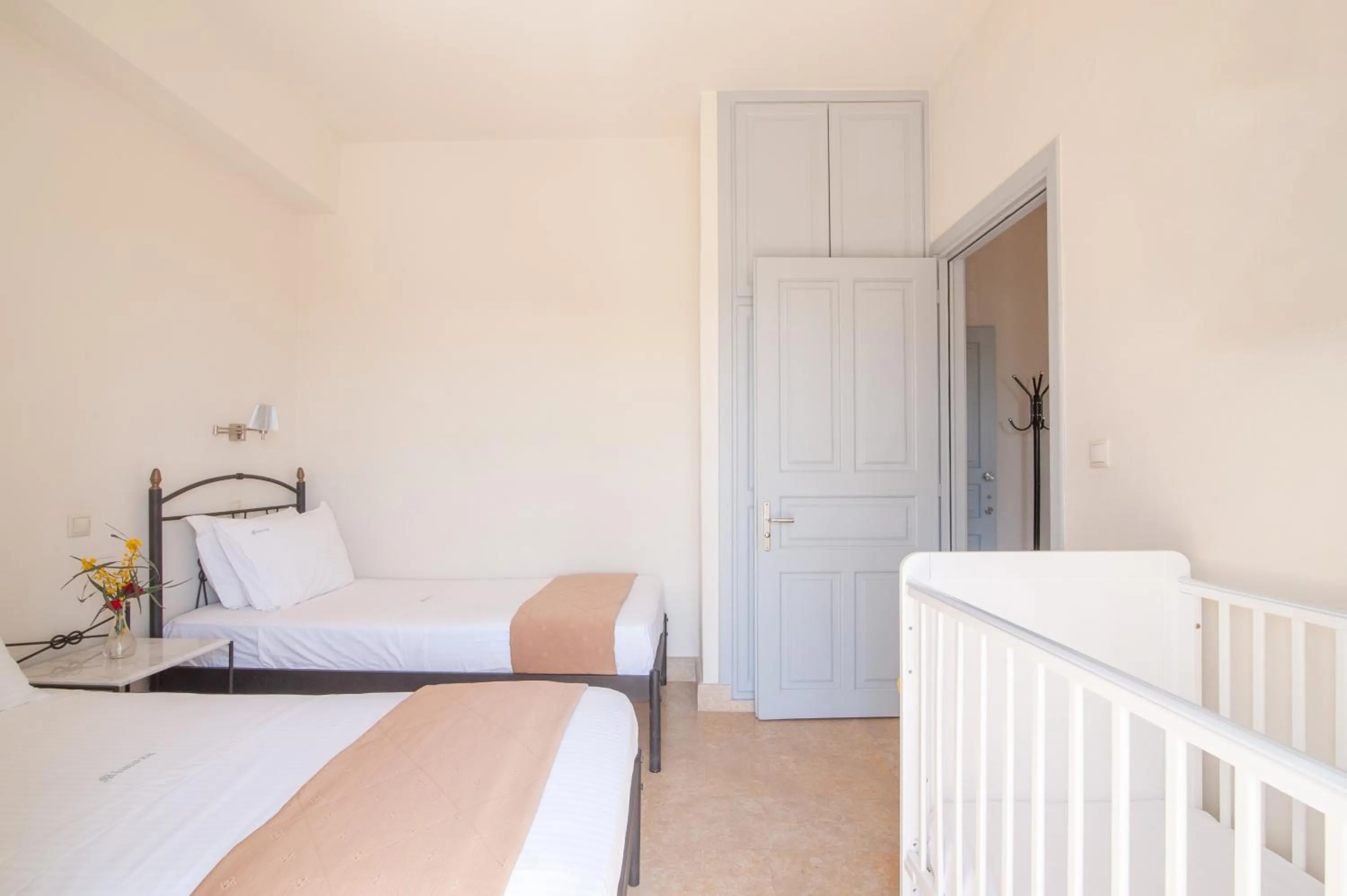 Bedroom, Bed in Mimoza